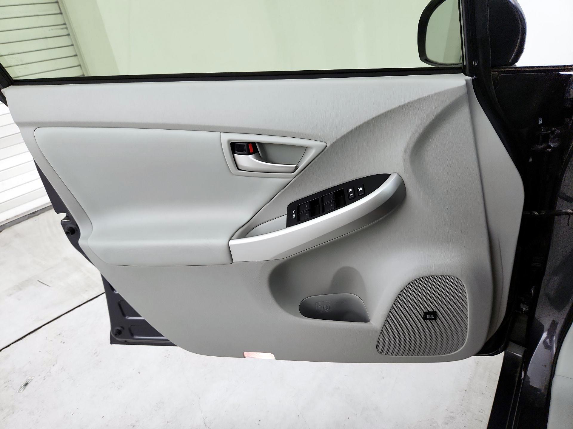 Thumbnail: 2015 Toyota Prius - 12