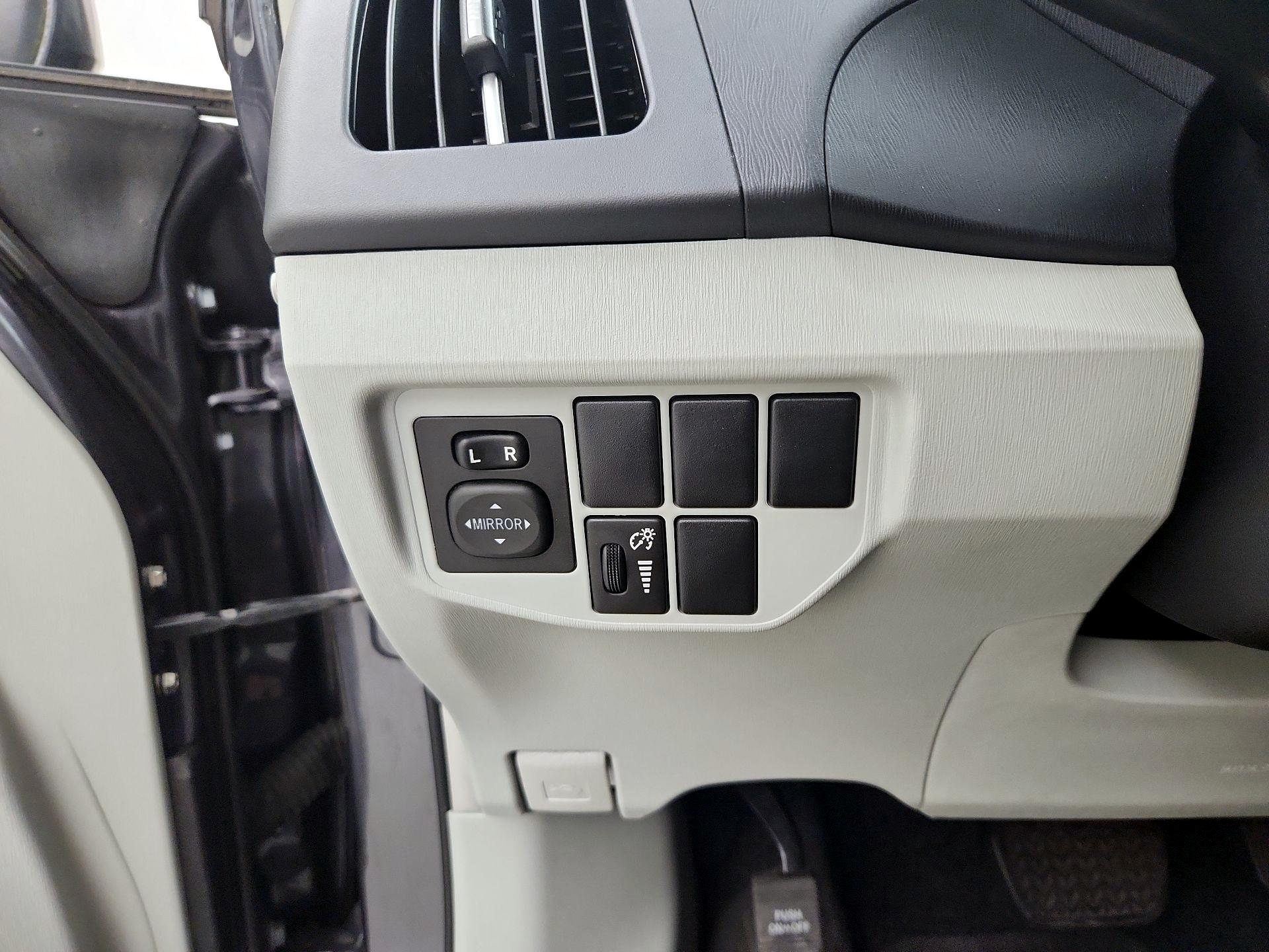 Thumbnail: 2015 Toyota Prius - 13