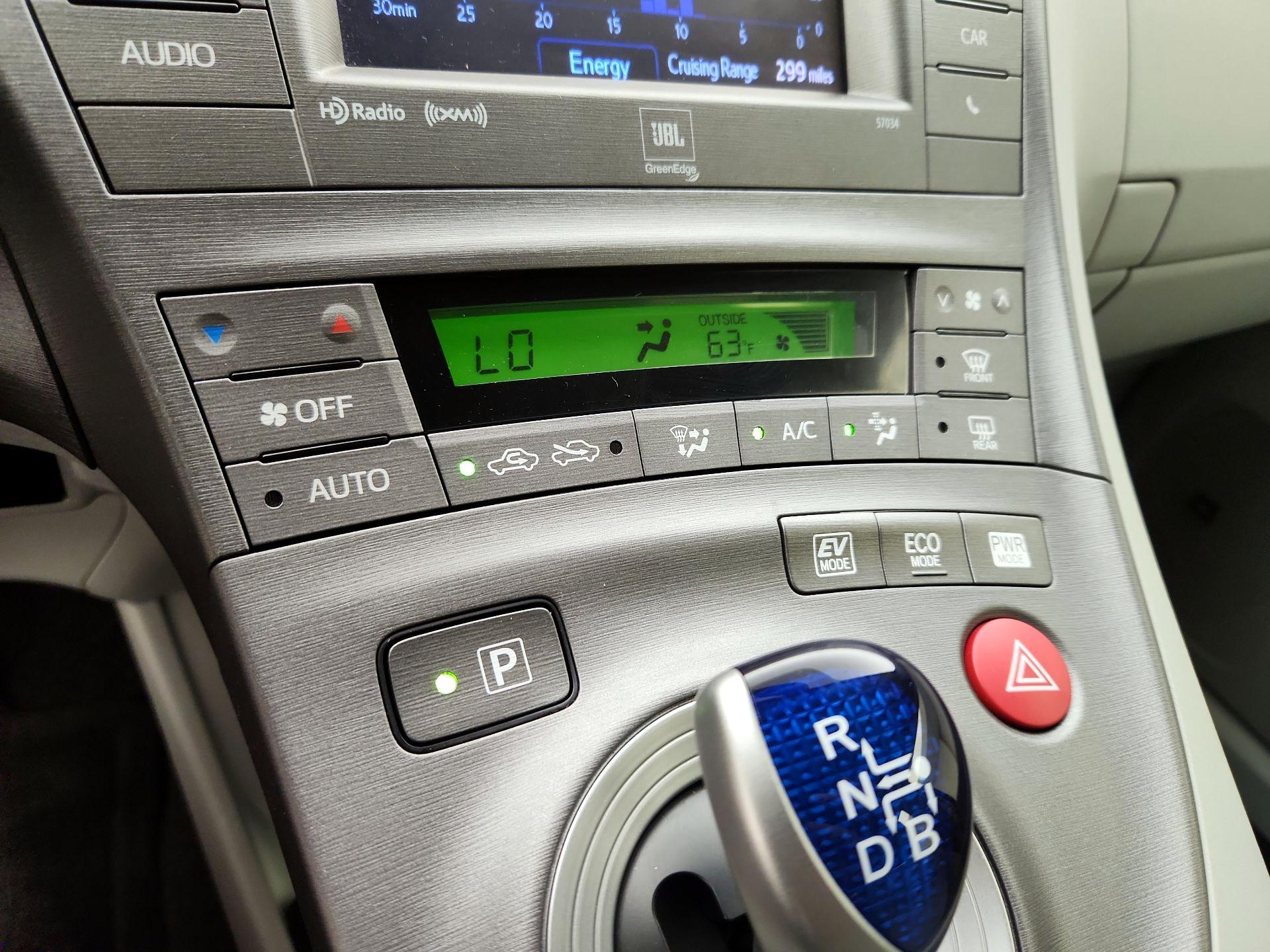 Thumbnail: 2015 Toyota Prius - 16