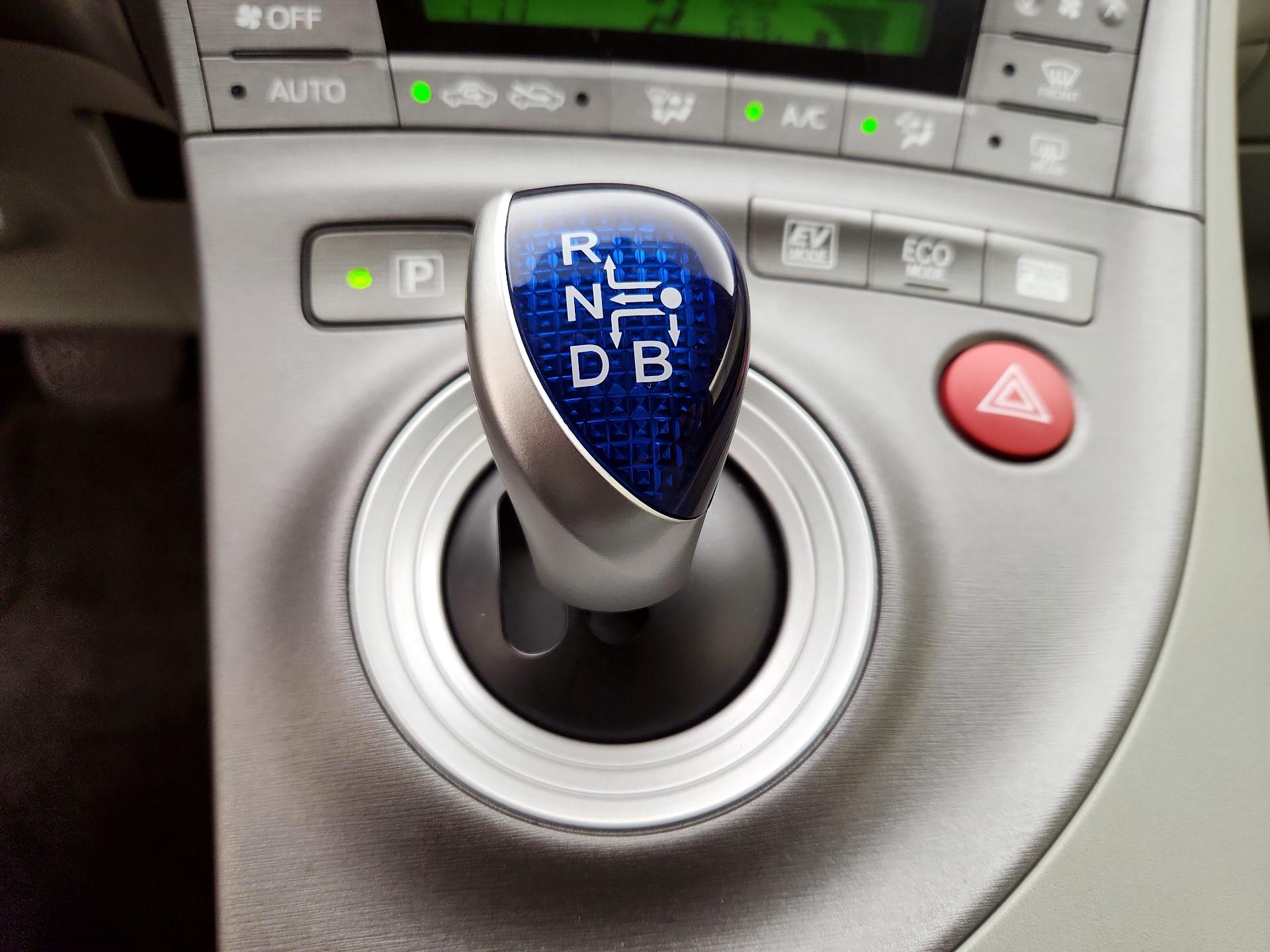 Thumbnail: 2015 Toyota Prius - 17