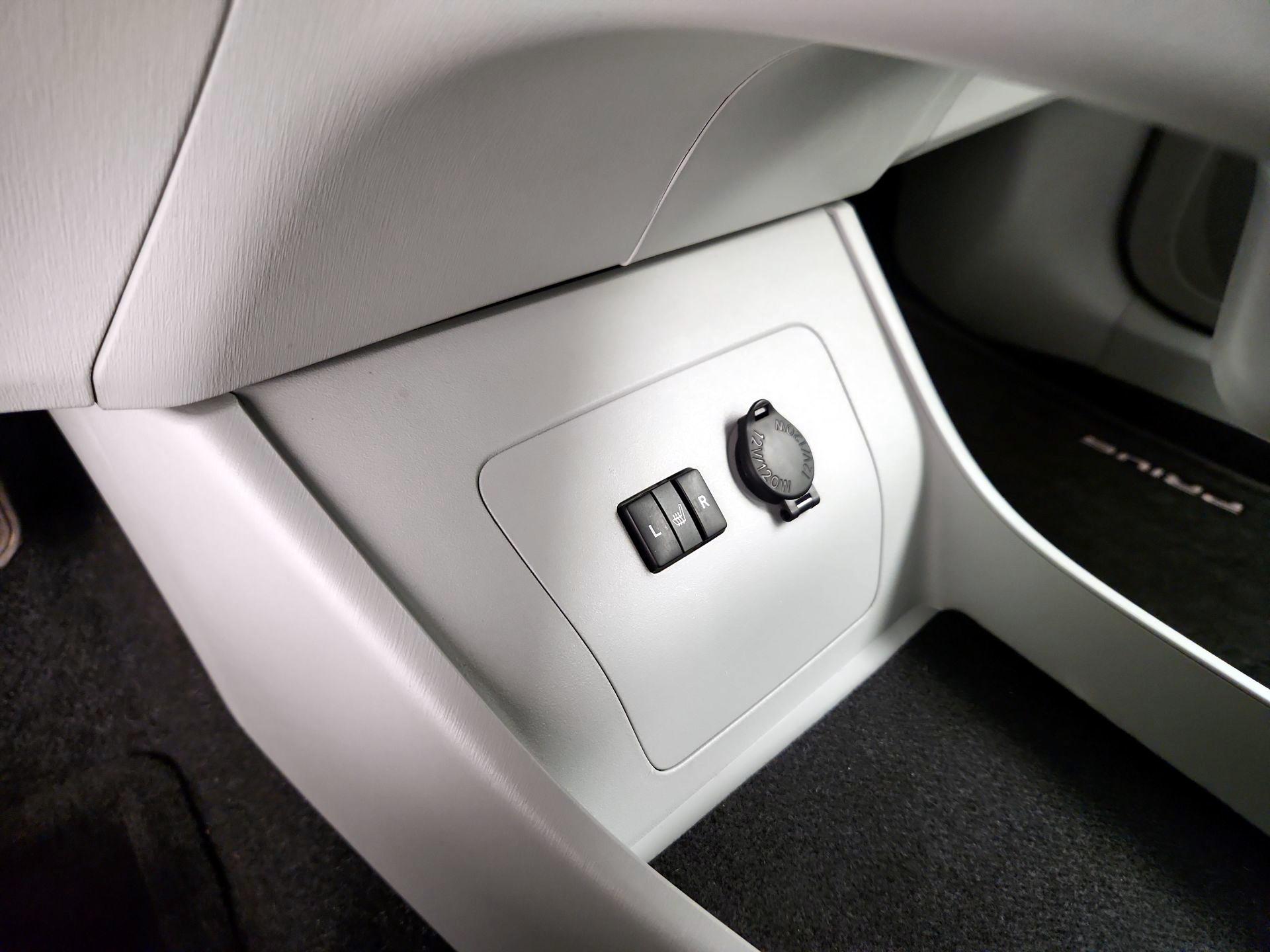 Thumbnail: 2015 Toyota Prius - 18