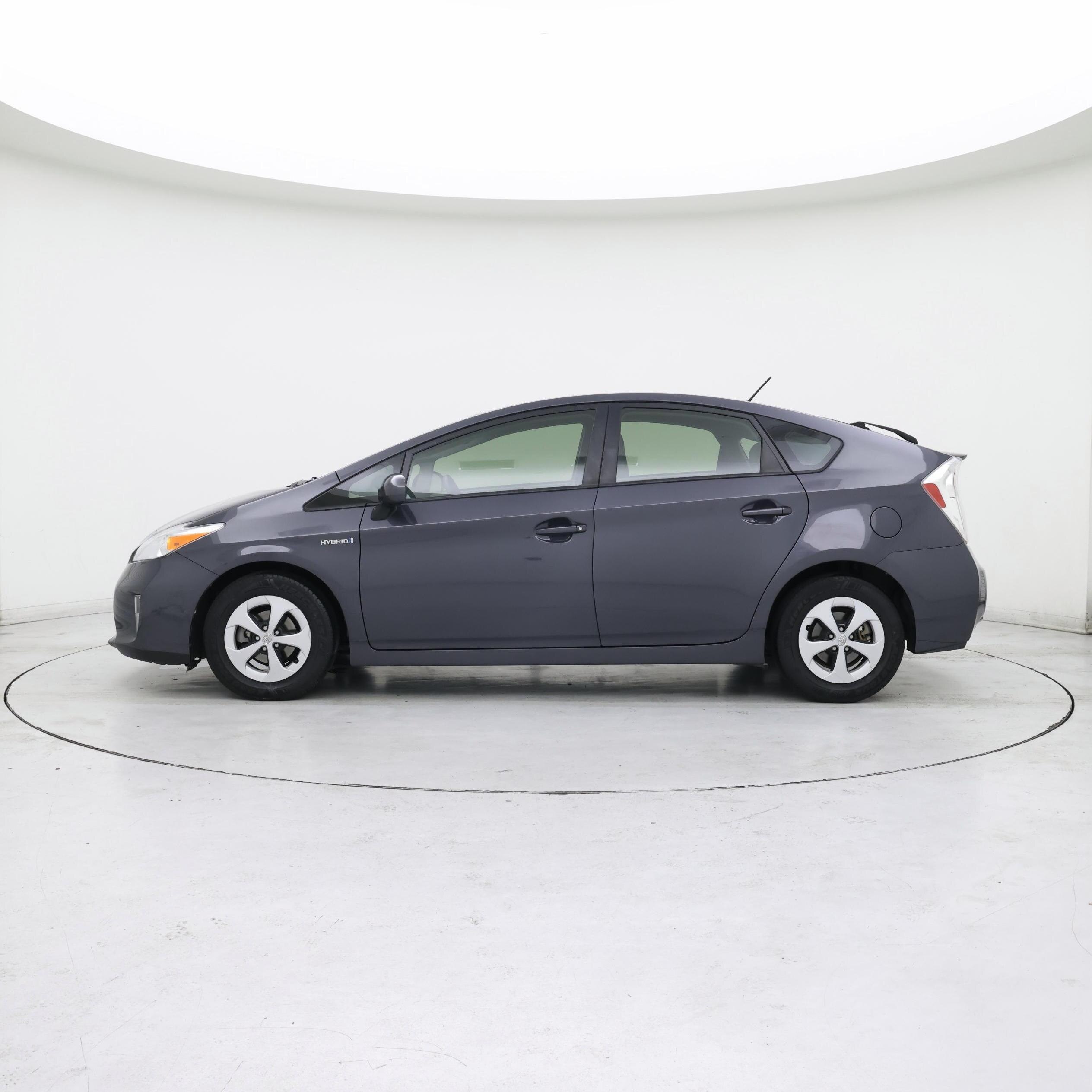 Thumbnail: 2015 Toyota Prius - 3