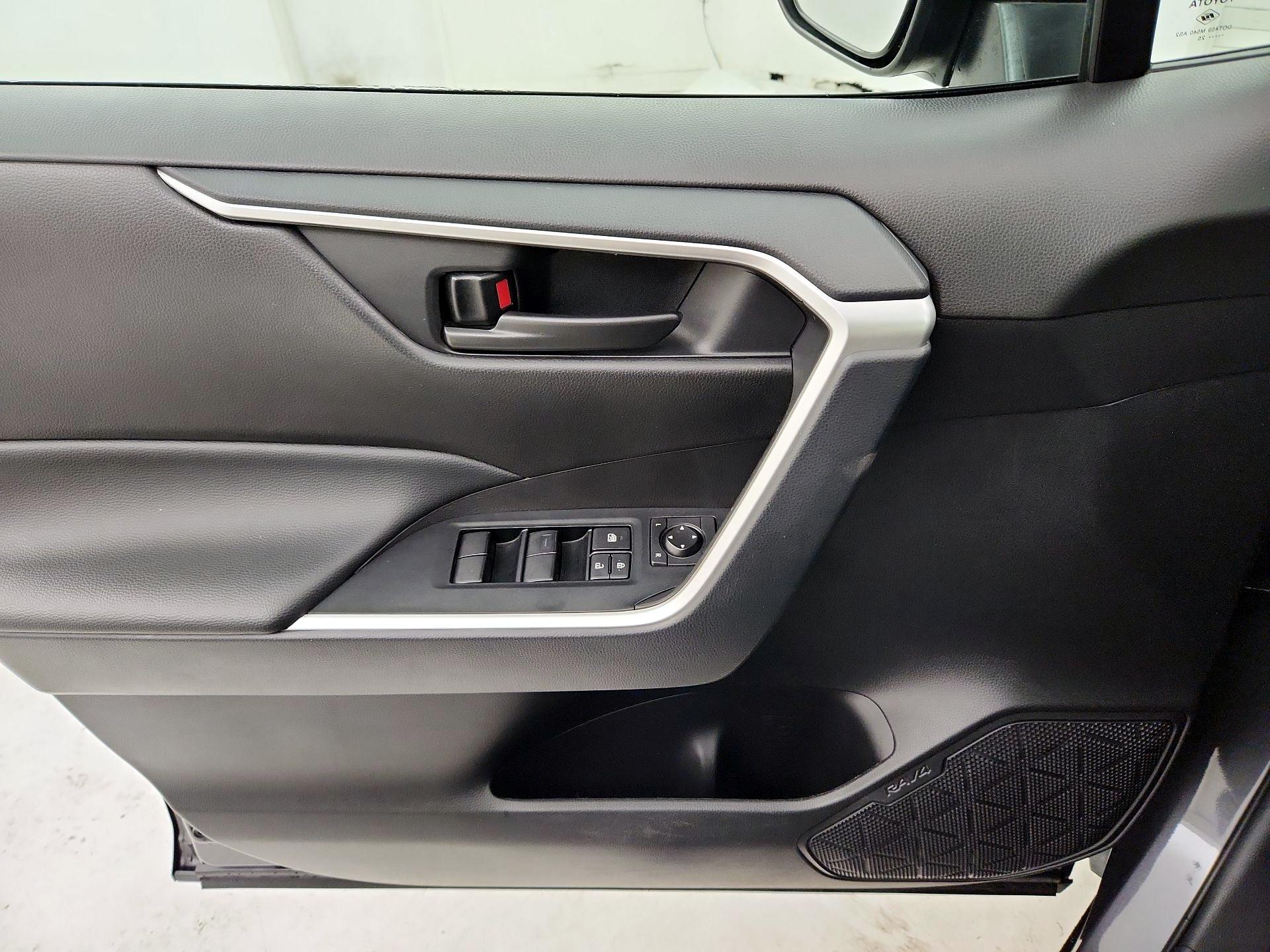 Thumbnail: 2025 Toyota RAV4 - 12