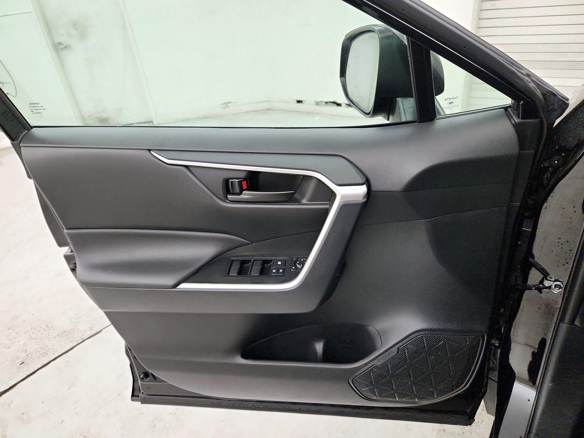 Thumbnail: 2025 Toyota RAV4 - 12