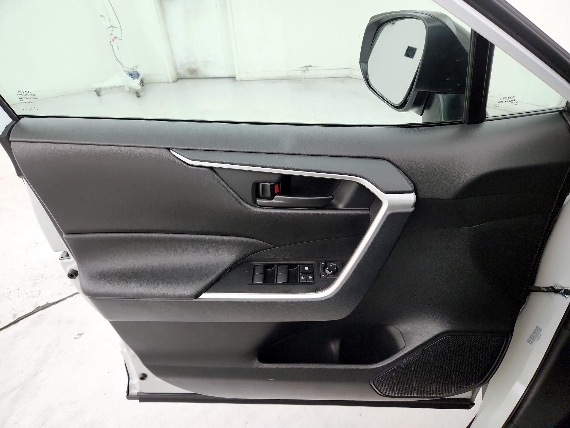 Thumbnail: 2025 Toyota RAV4 - 12