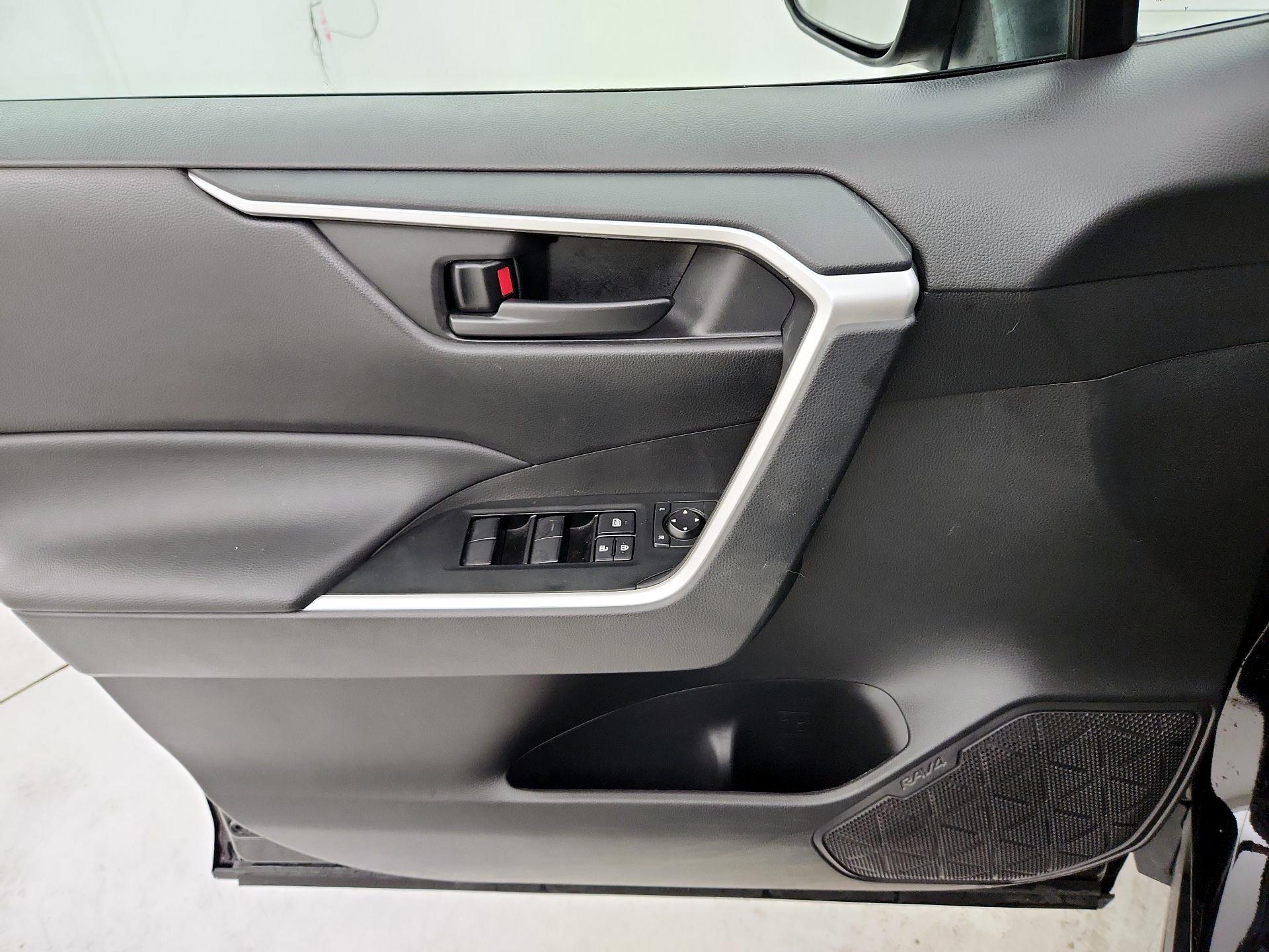 Thumbnail: 2025 Toyota RAV4 - 12