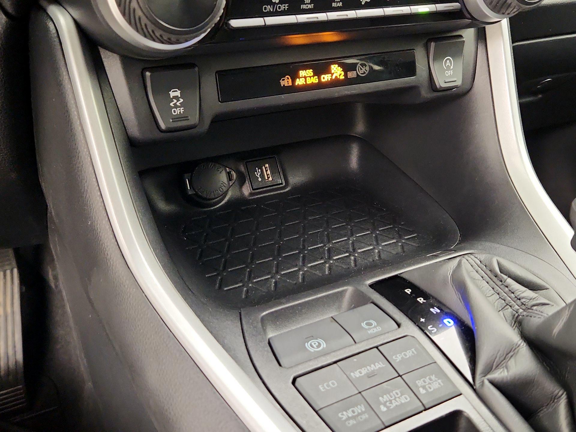 Thumbnail: 2025 Toyota RAV4 - 18