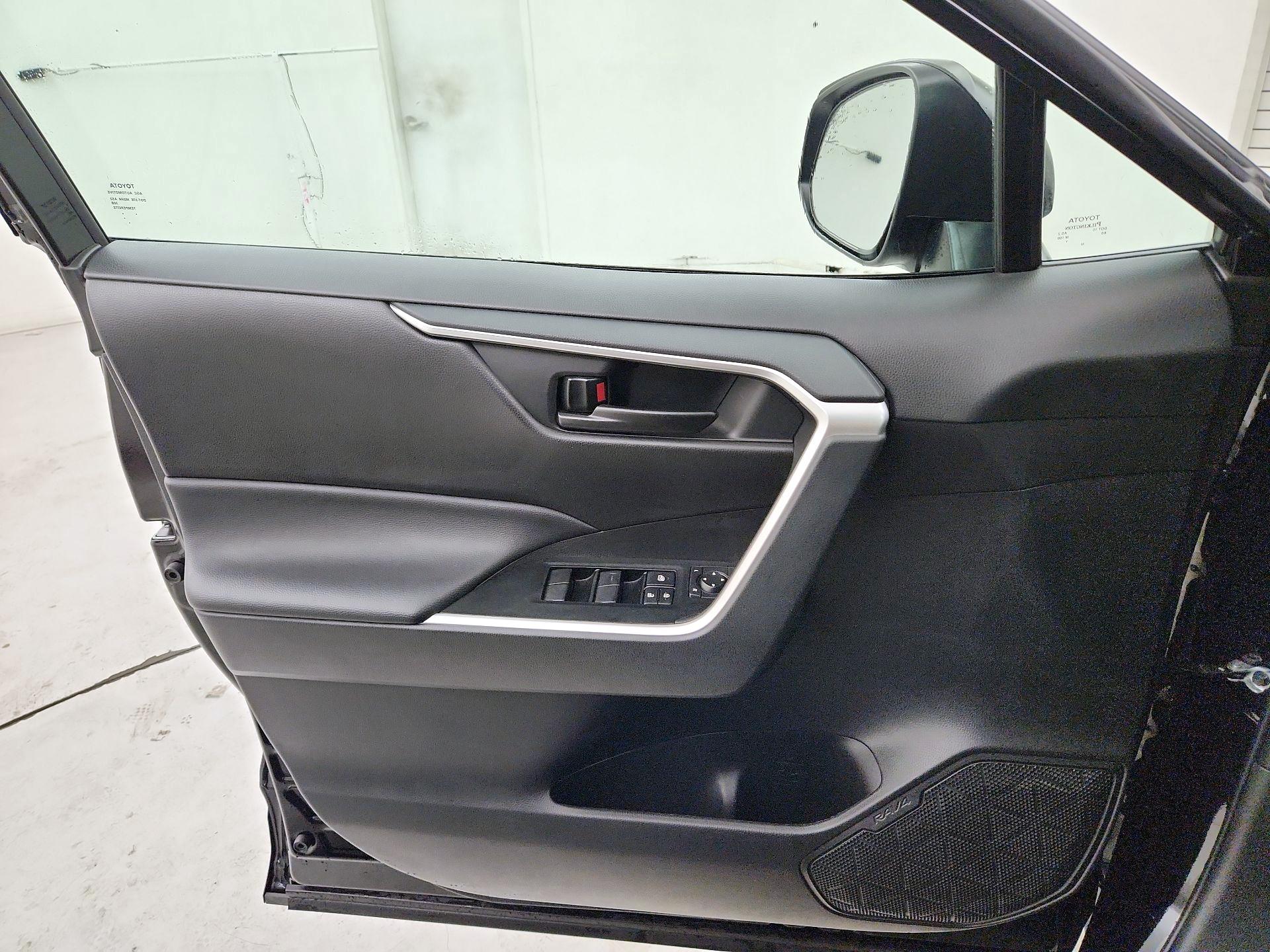 Thumbnail: 2025 Toyota RAV4 - 12