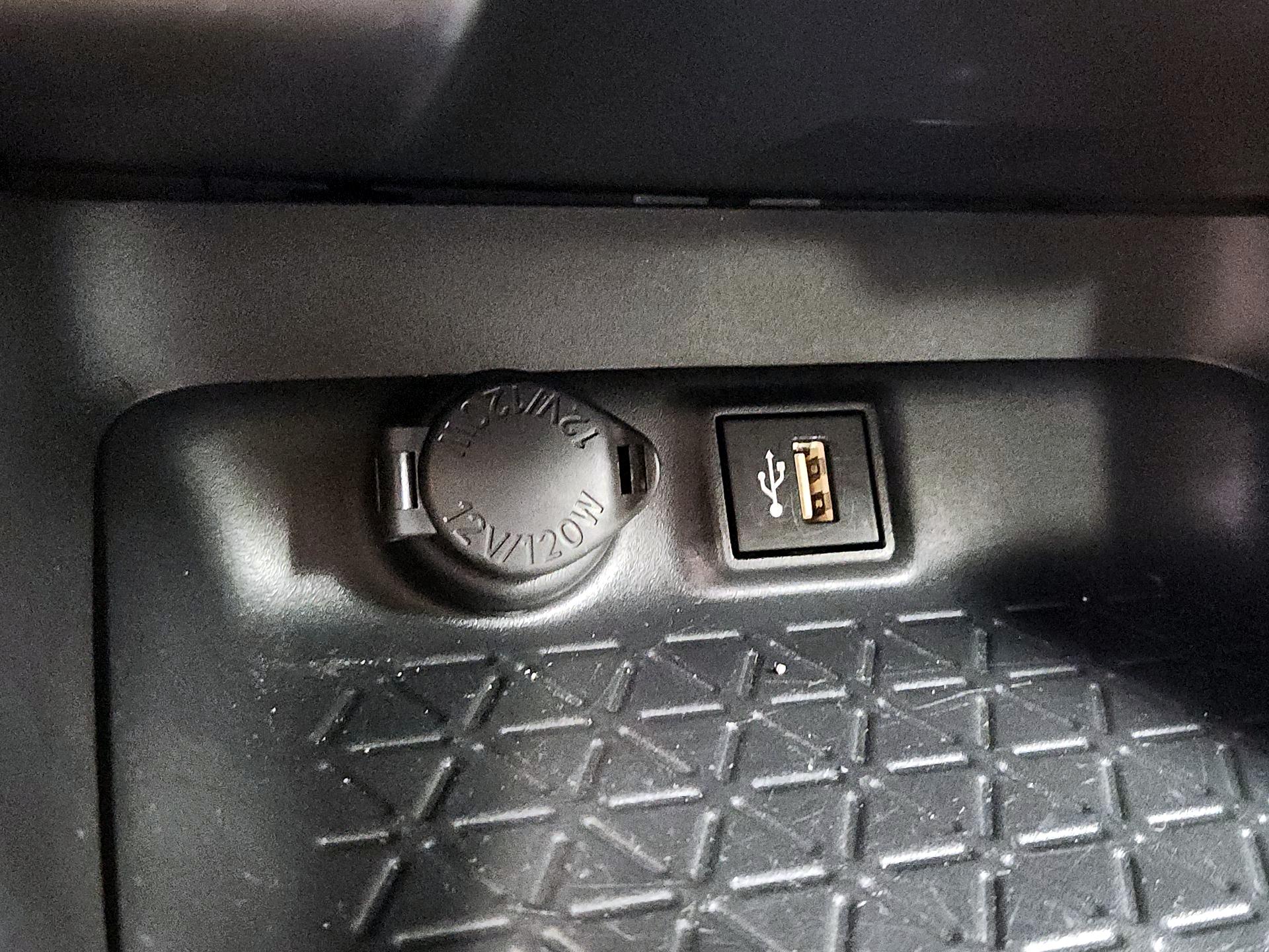 Thumbnail: 2025 Toyota RAV4 - 18