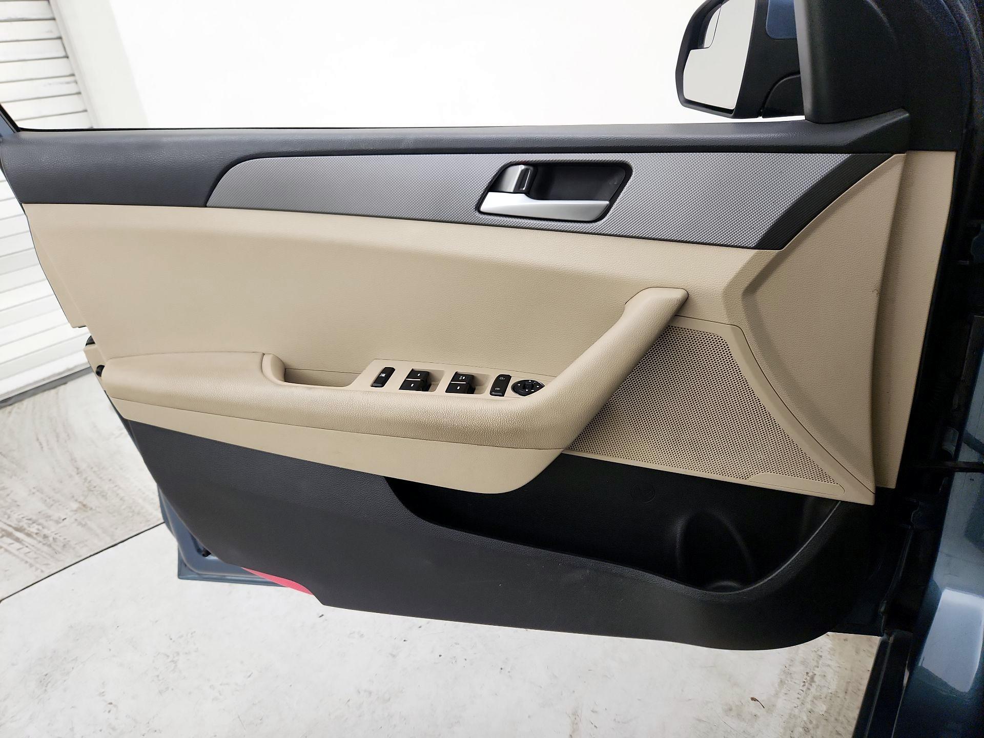 Thumbnail: 2016 Hyundai Sonata - 12