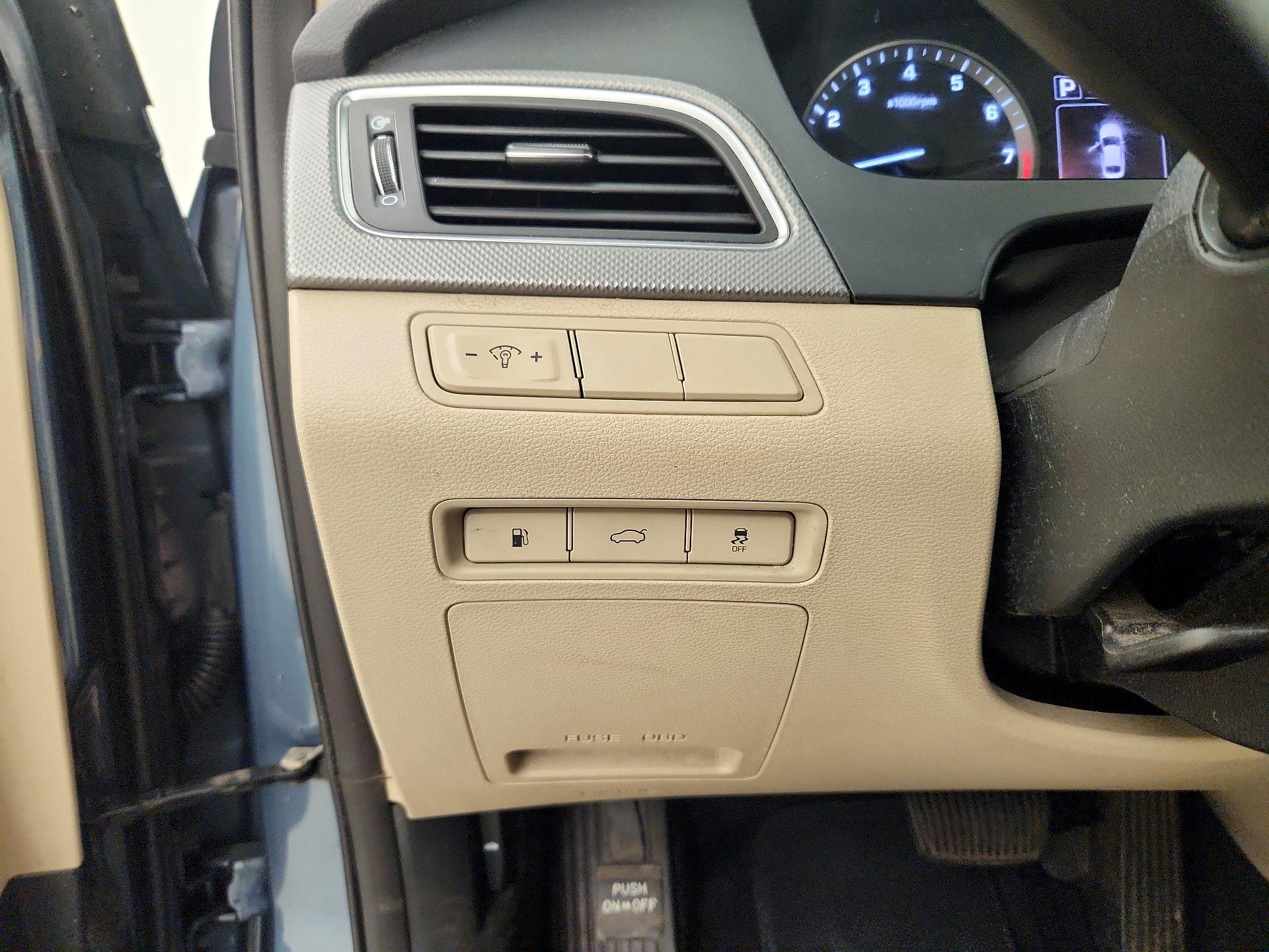 Thumbnail: 2016 Hyundai Sonata - 13