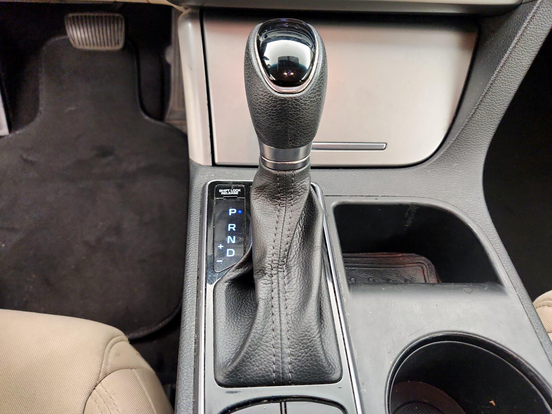 Thumbnail: 2016 Hyundai Sonata - 17