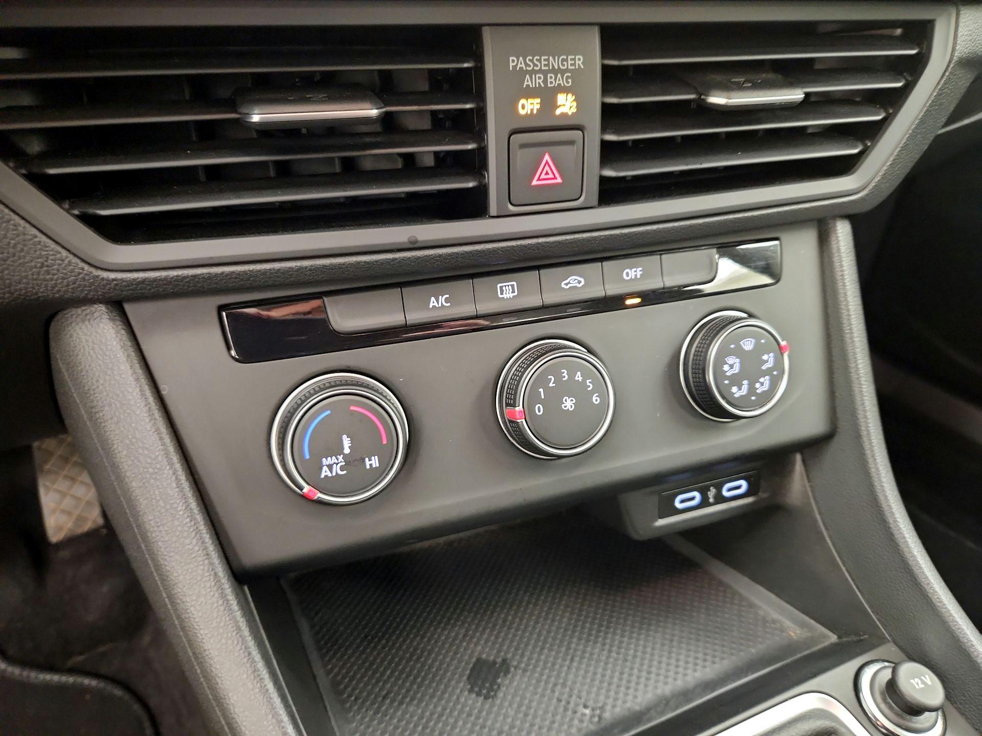 Thumbnail: 2020 Volkswagen Jetta - 16