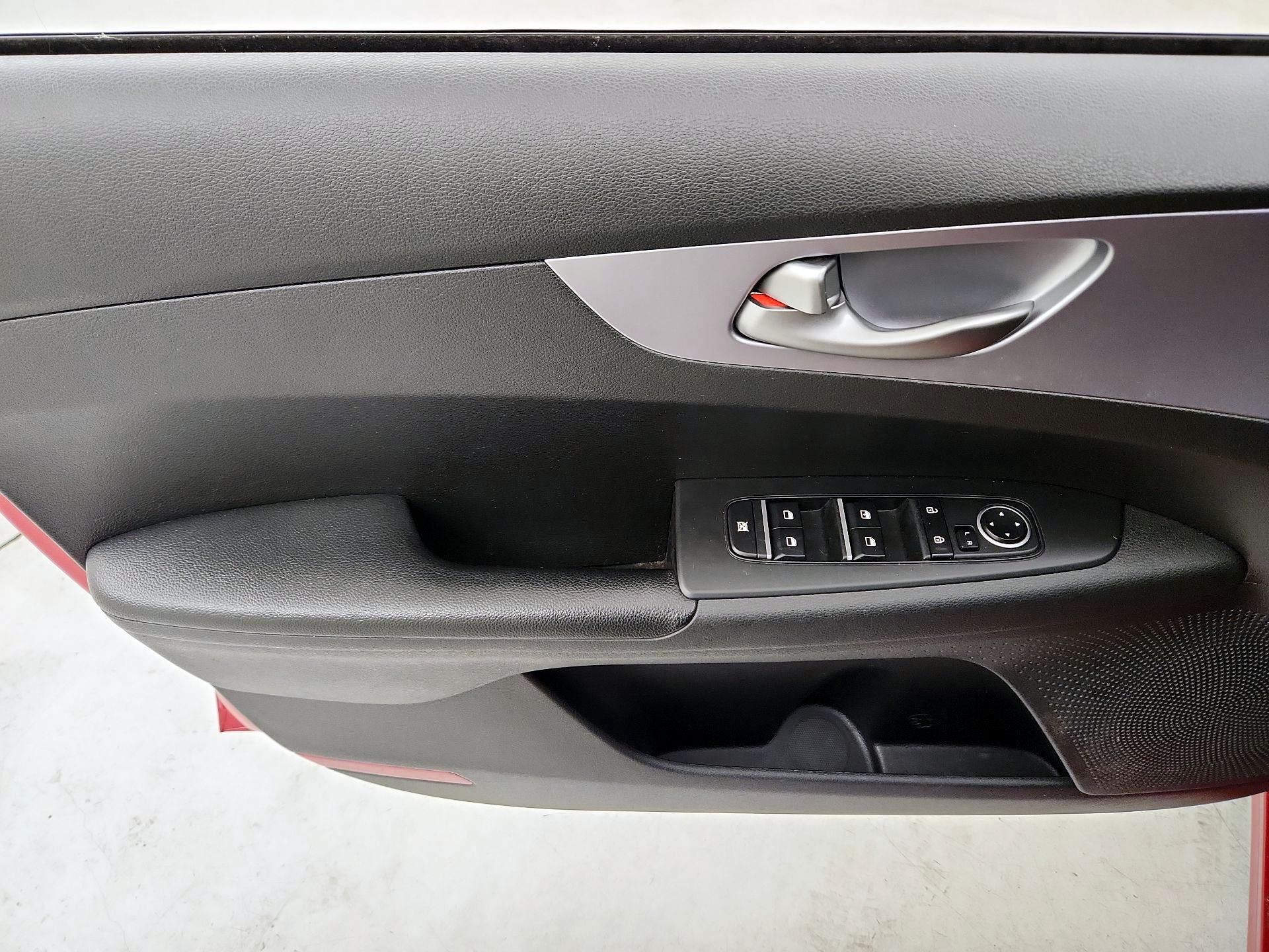 Thumbnail: 2022 Kia Forte - 12