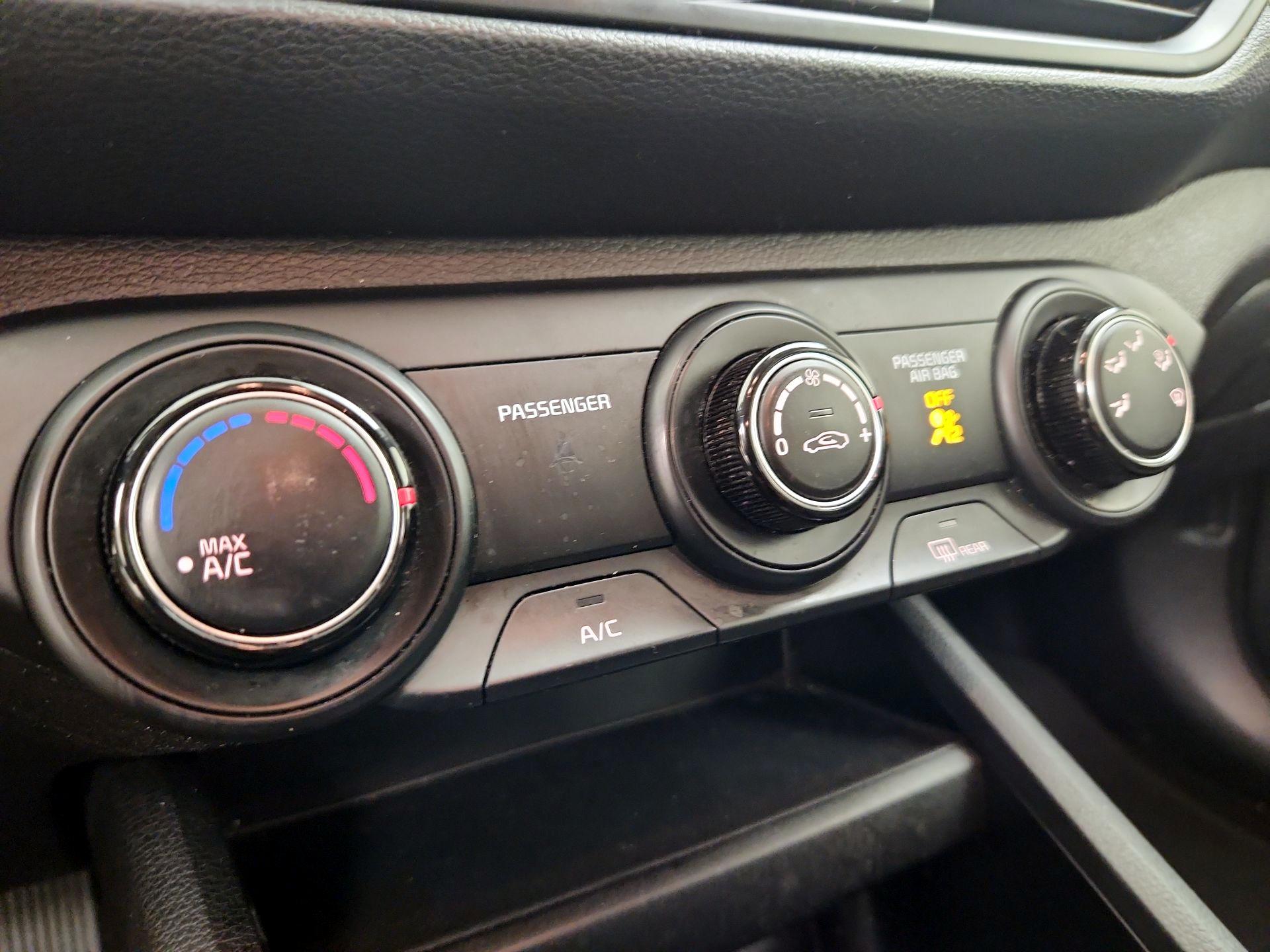 Thumbnail: 2022 Kia Forte - 16