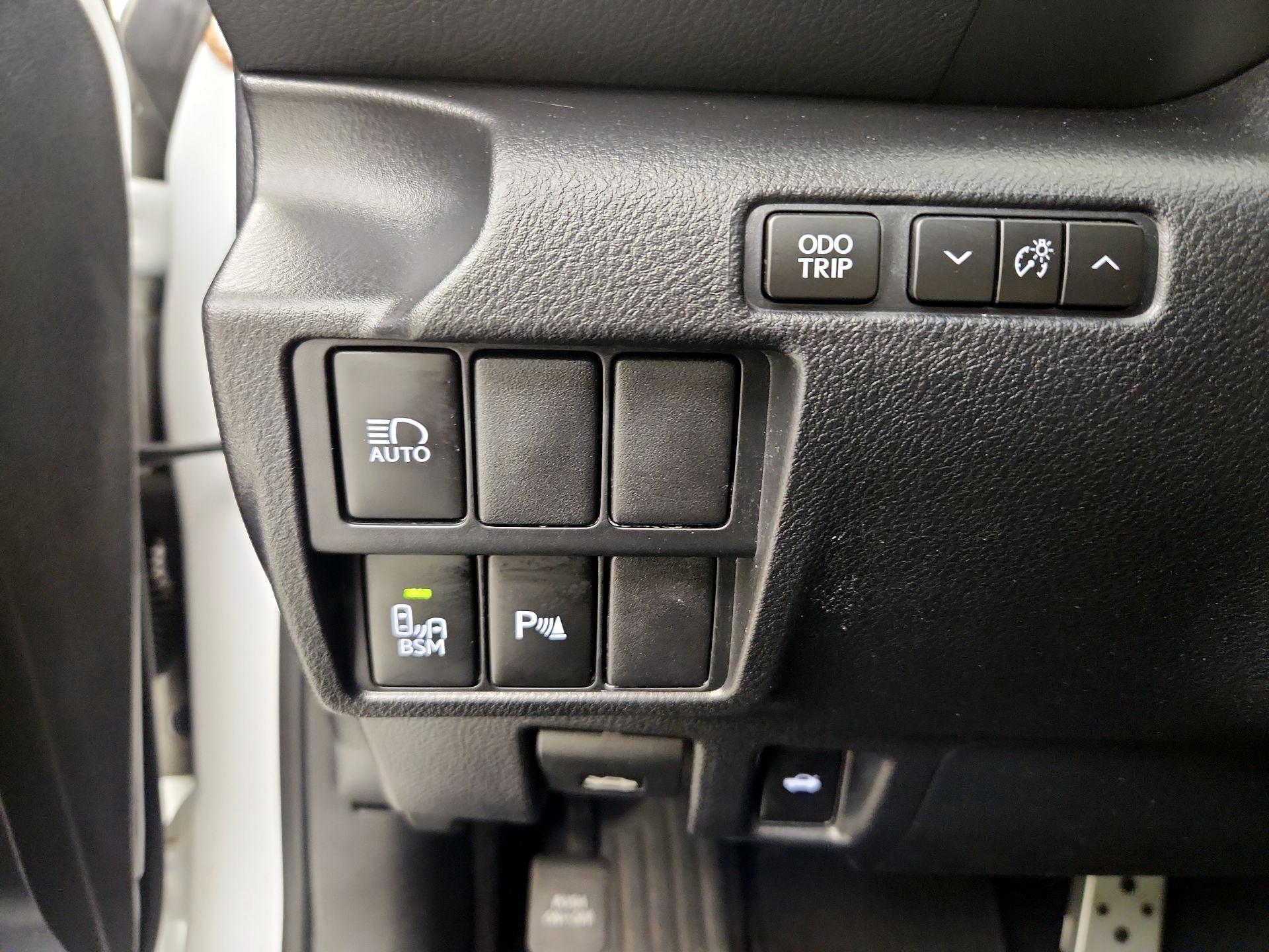 Thumbnail: 2020 Lexus IS - 13