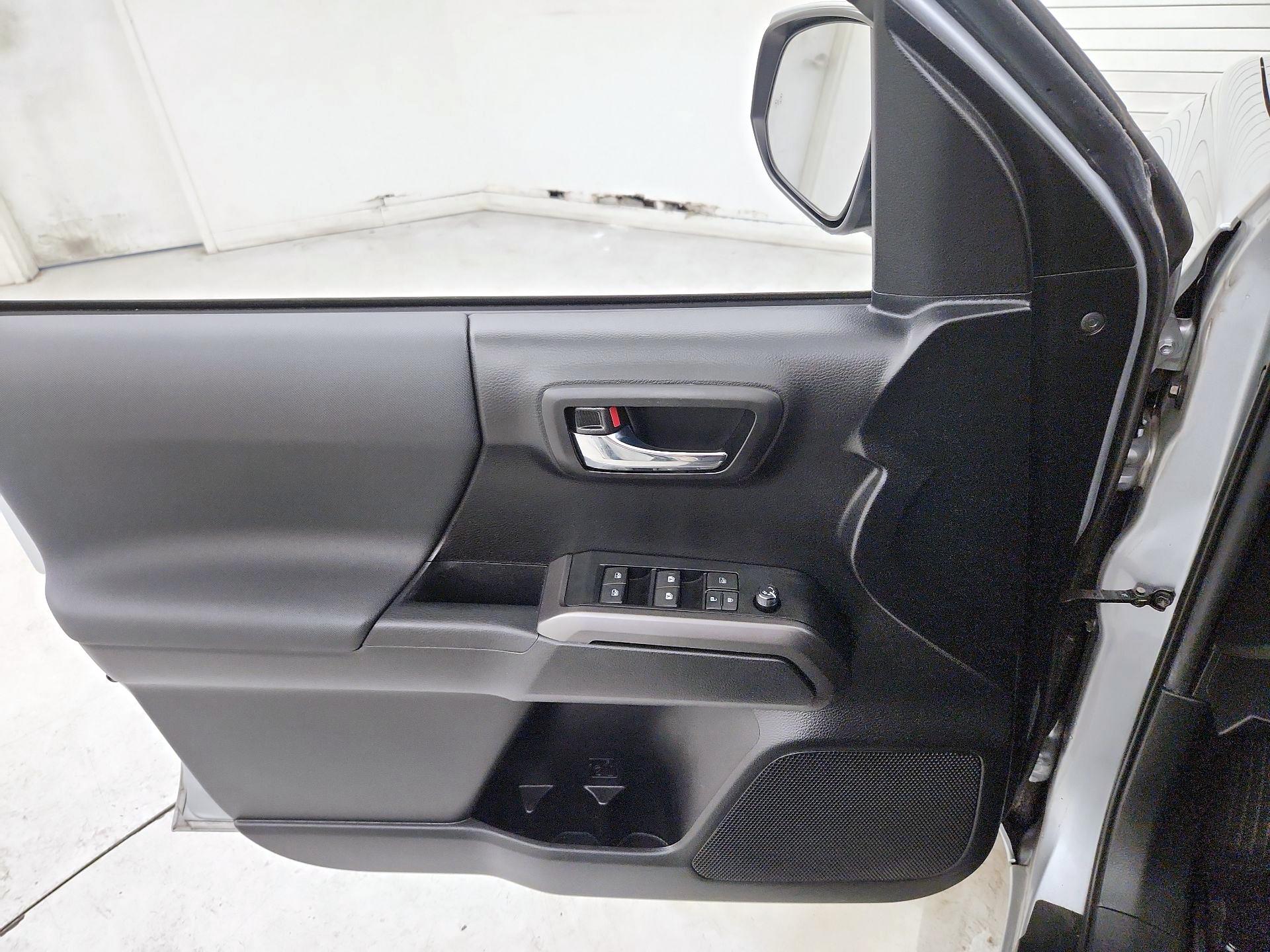 Thumbnail: 2022 Toyota Tacoma - 12