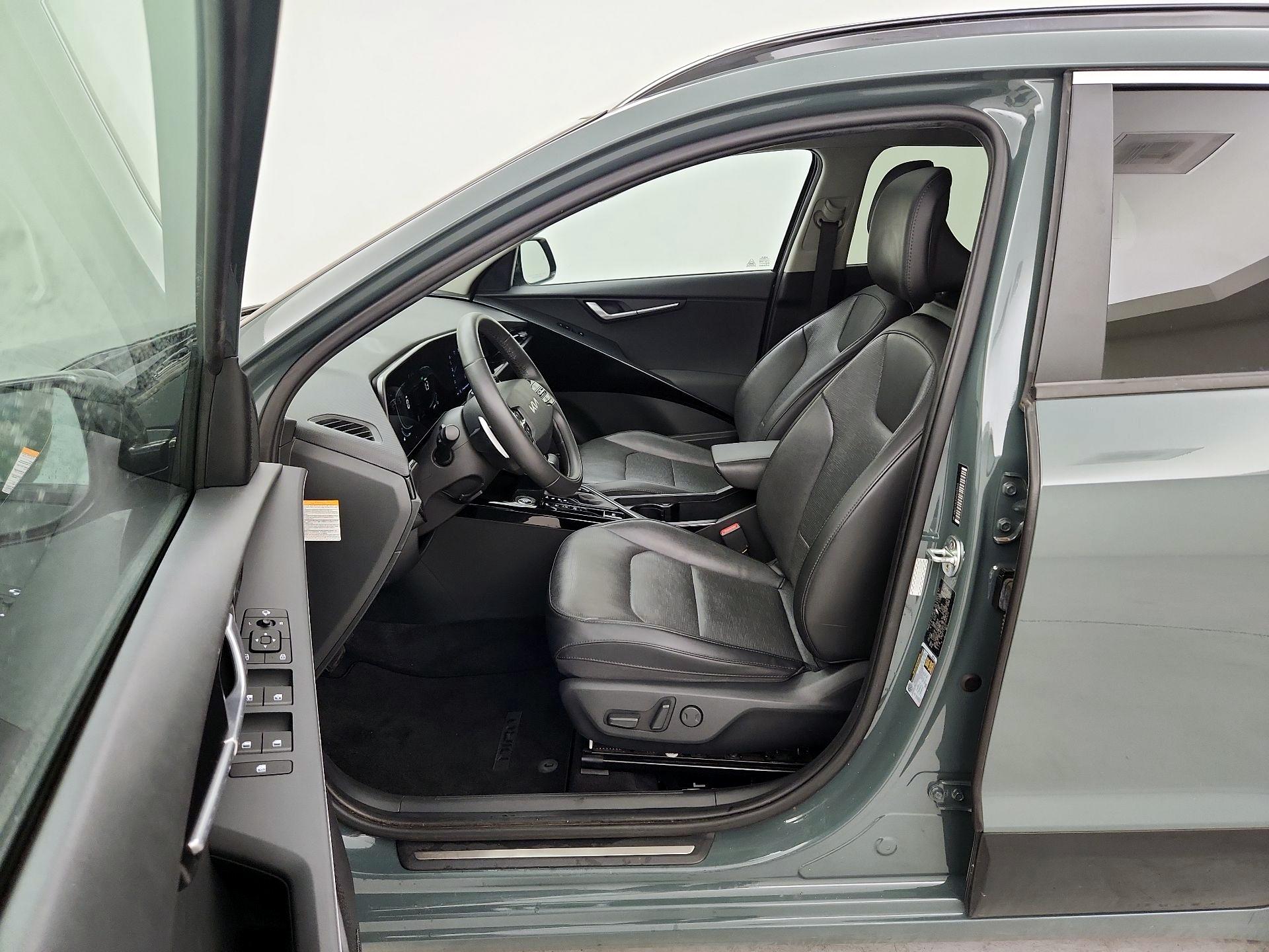 Thumbnail: 2023 Kia Niro - 11