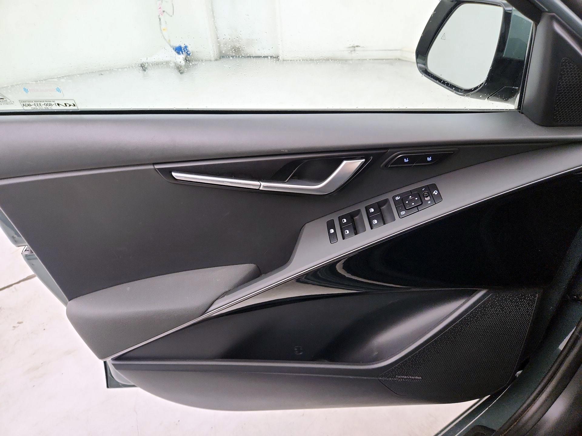 Thumbnail: 2023 Kia Niro - 12