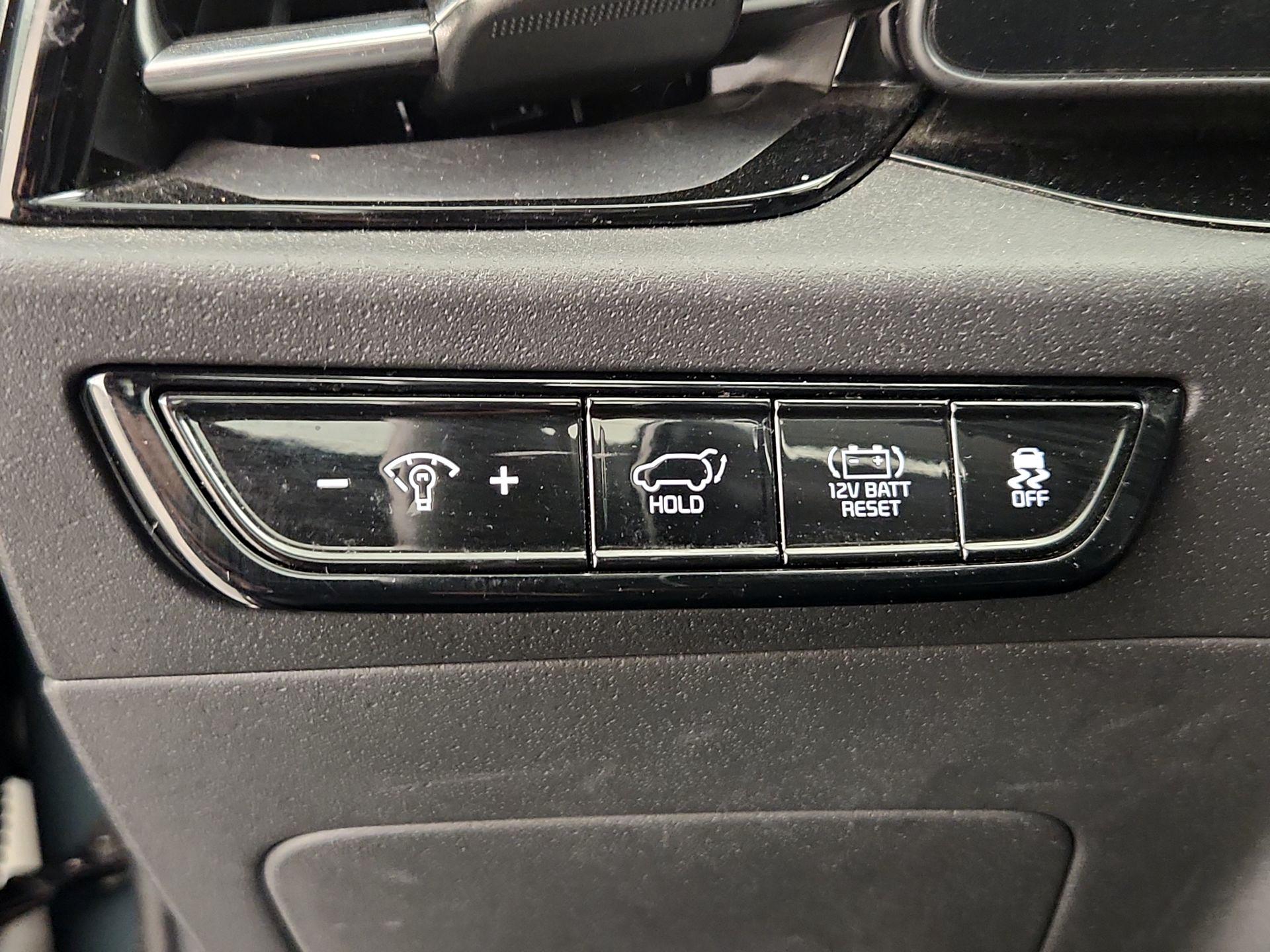 Thumbnail: 2023 Kia Niro - 13