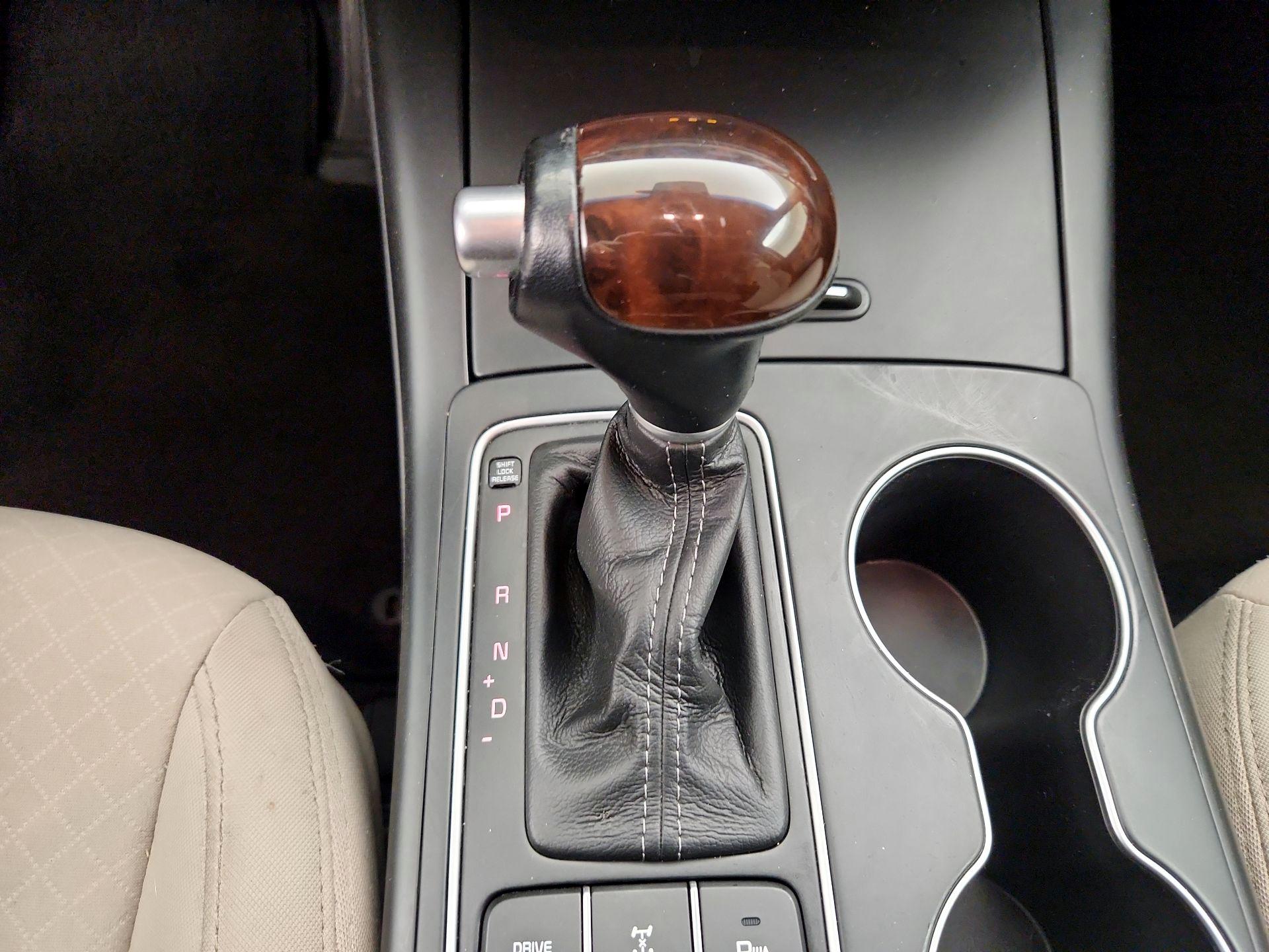 Thumbnail: 2017 Kia Sorento - 17