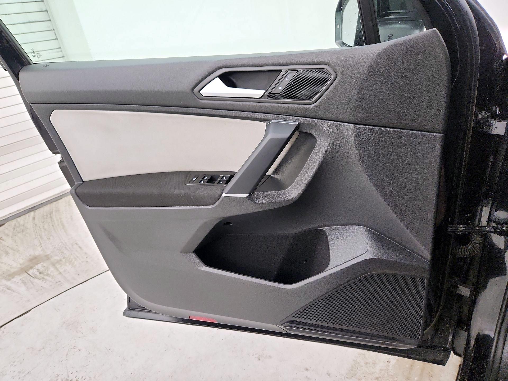 Thumbnail: 2020 Volkswagen Tiguan - 12