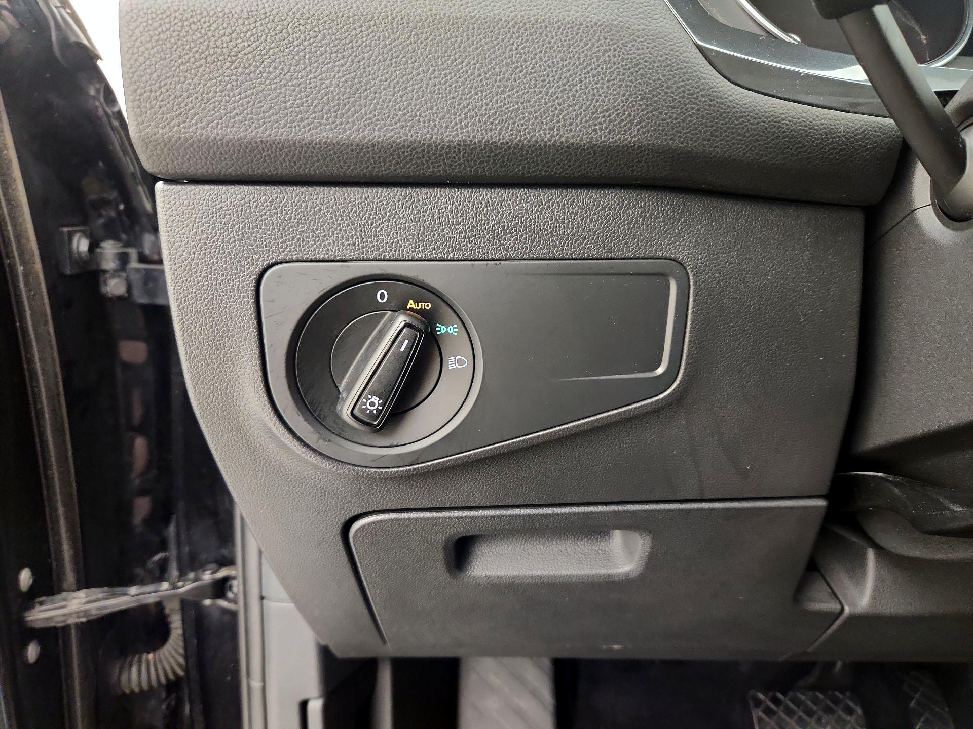 Thumbnail: 2020 Volkswagen Tiguan - 13