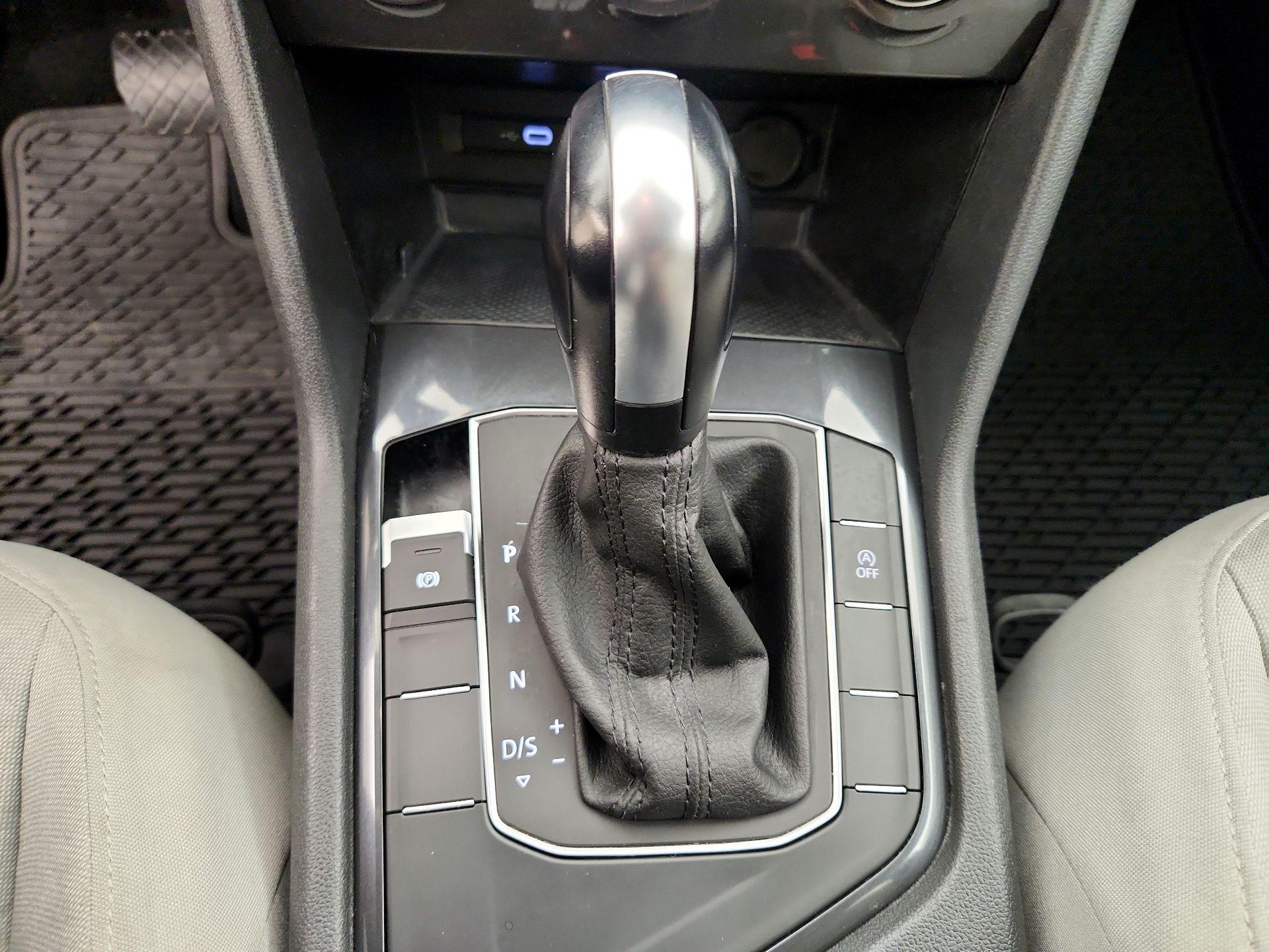 Thumbnail: 2020 Volkswagen Tiguan - 17