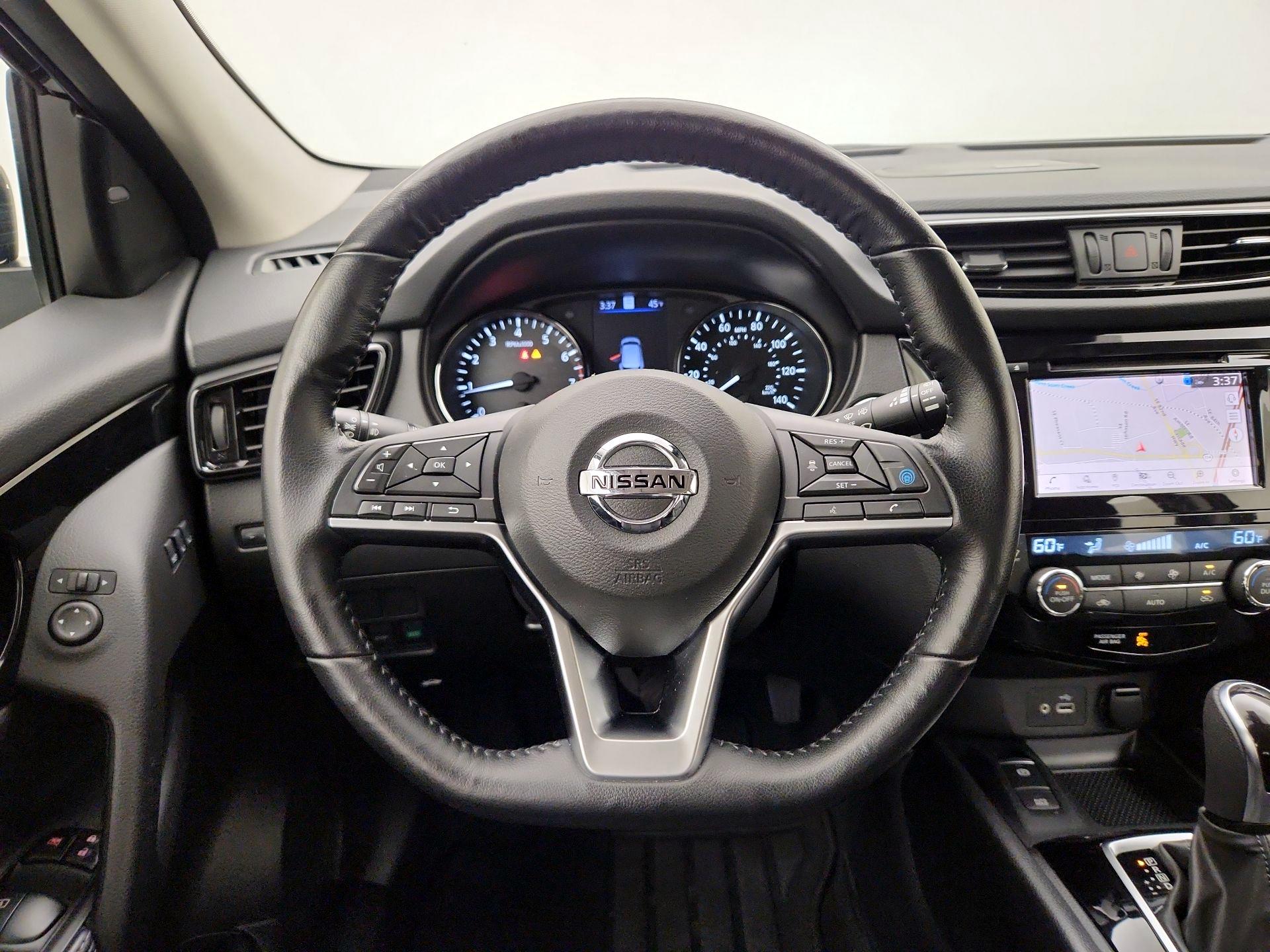 Thumbnail: 2021 Nissan Rogue Sport - 10