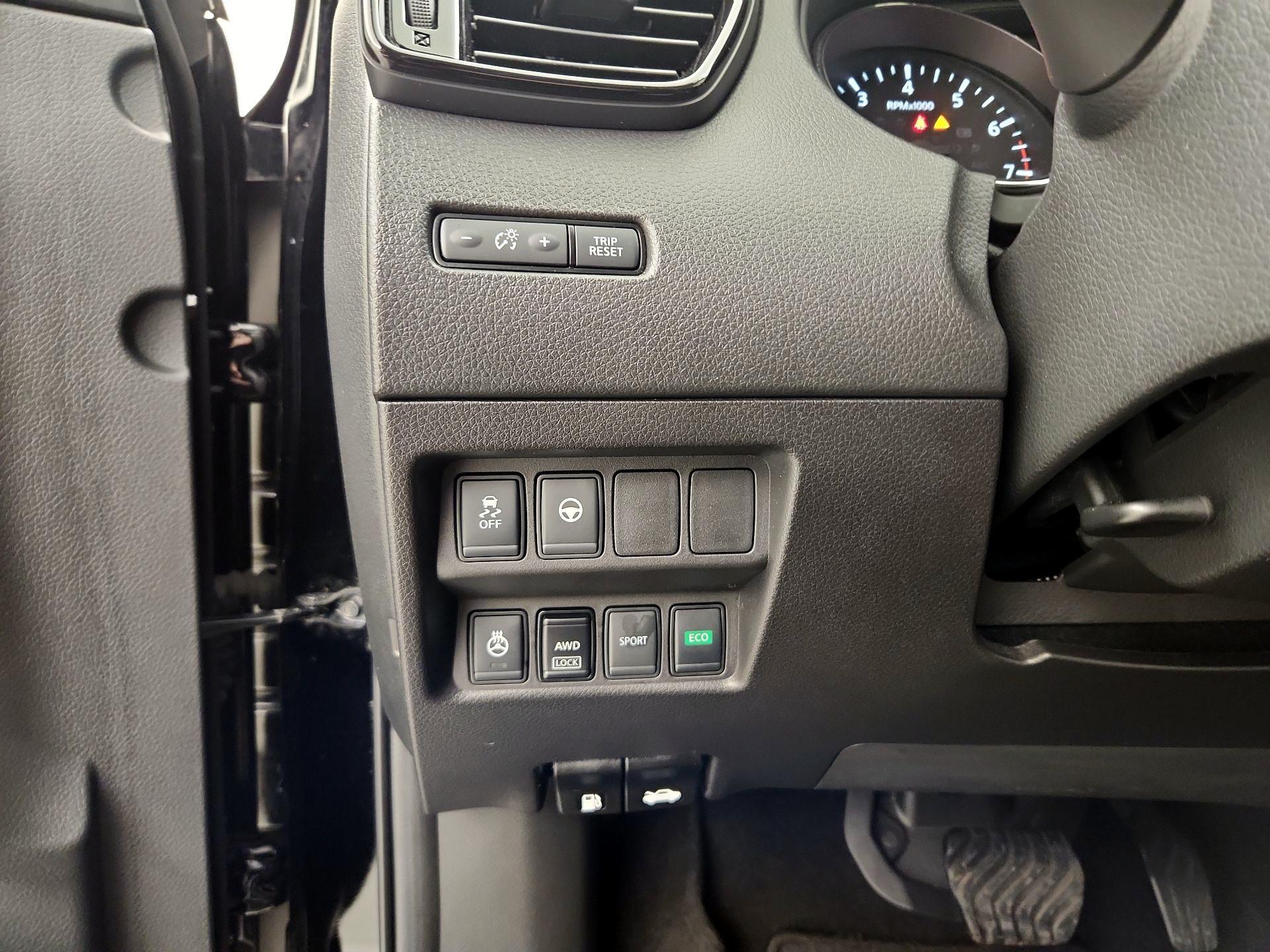 Thumbnail: 2021 Nissan Rogue Sport - 13