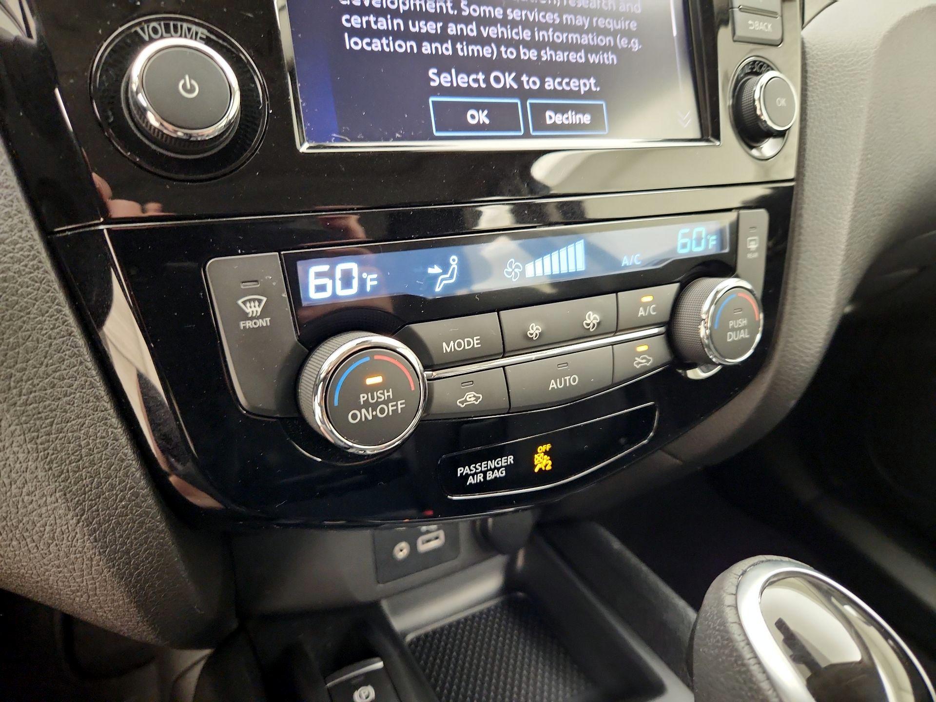 Thumbnail: 2021 Nissan Rogue Sport - 17