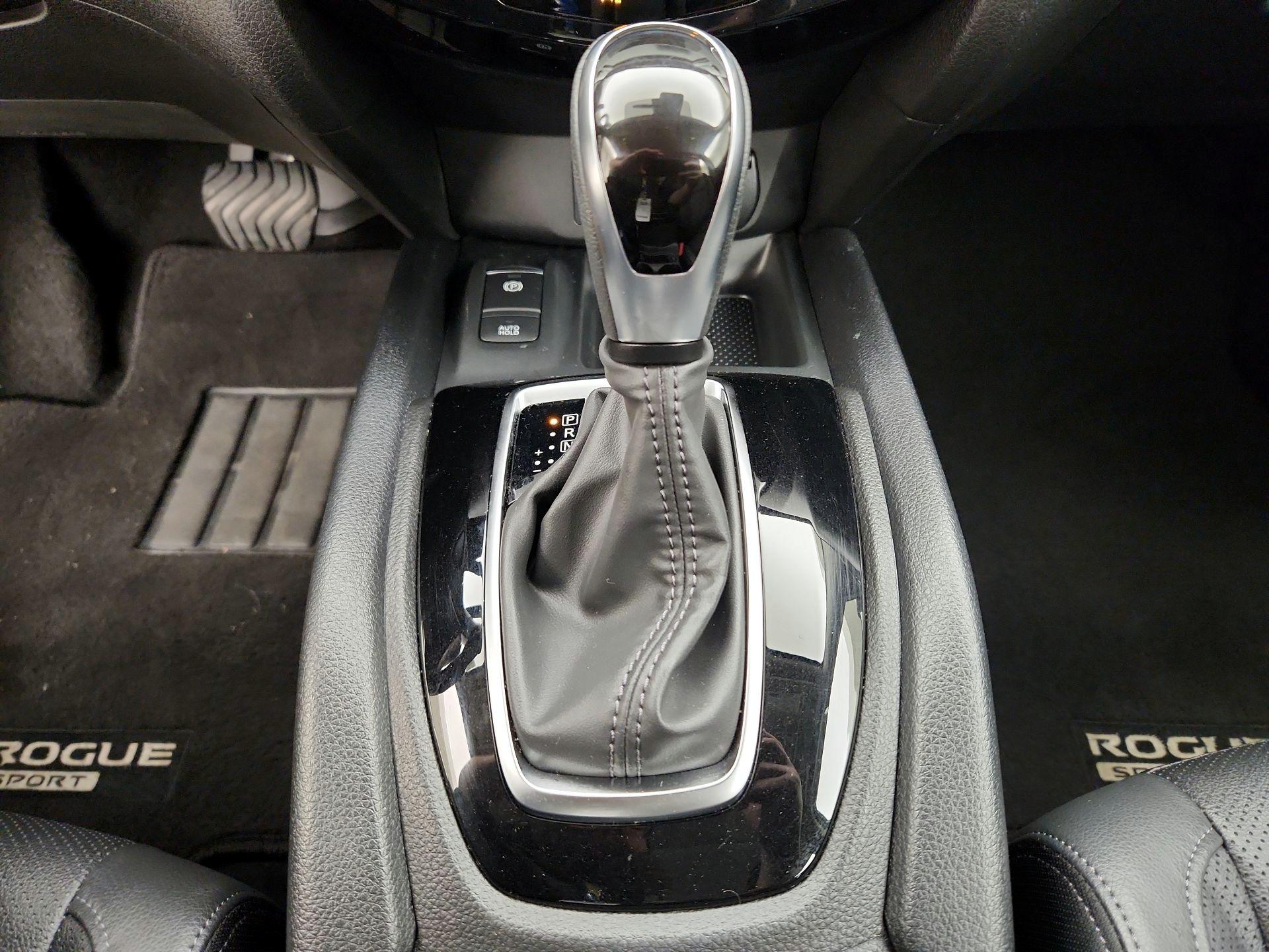 Thumbnail: 2021 Nissan Rogue Sport - 18