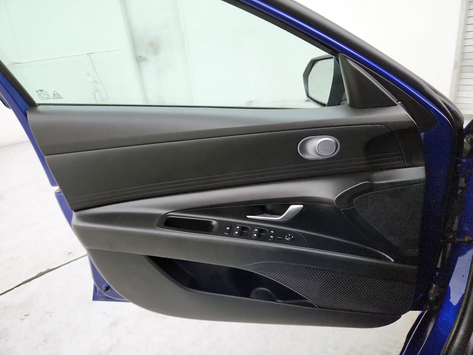 Thumbnail: 2022 Hyundai Elantra - 12