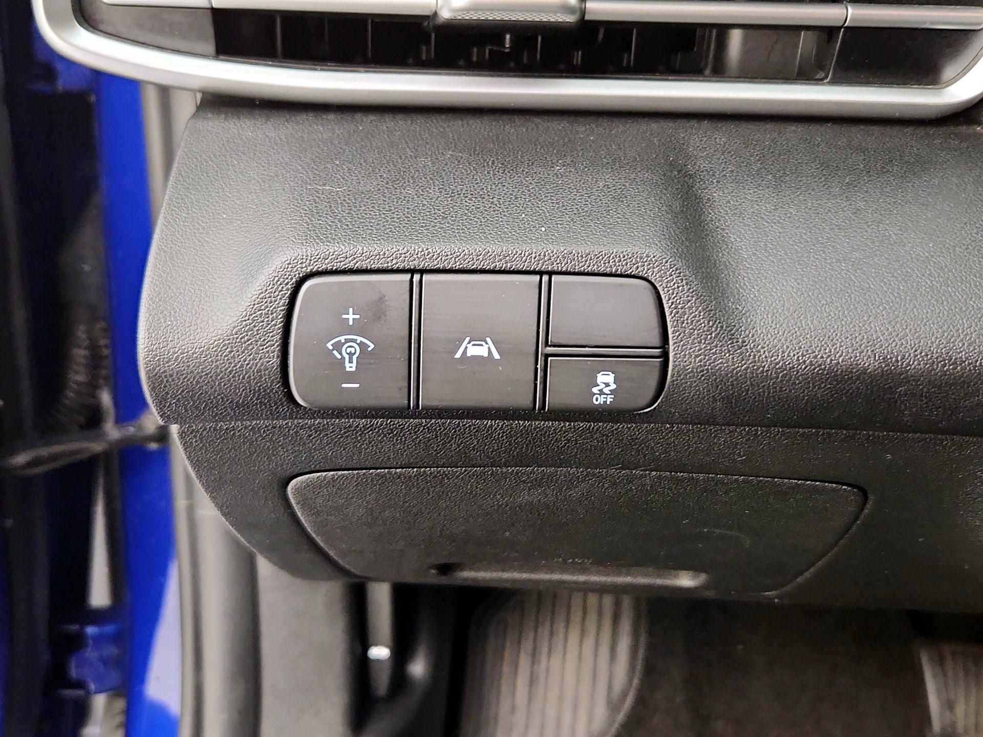 Thumbnail: 2022 Hyundai Elantra - 13