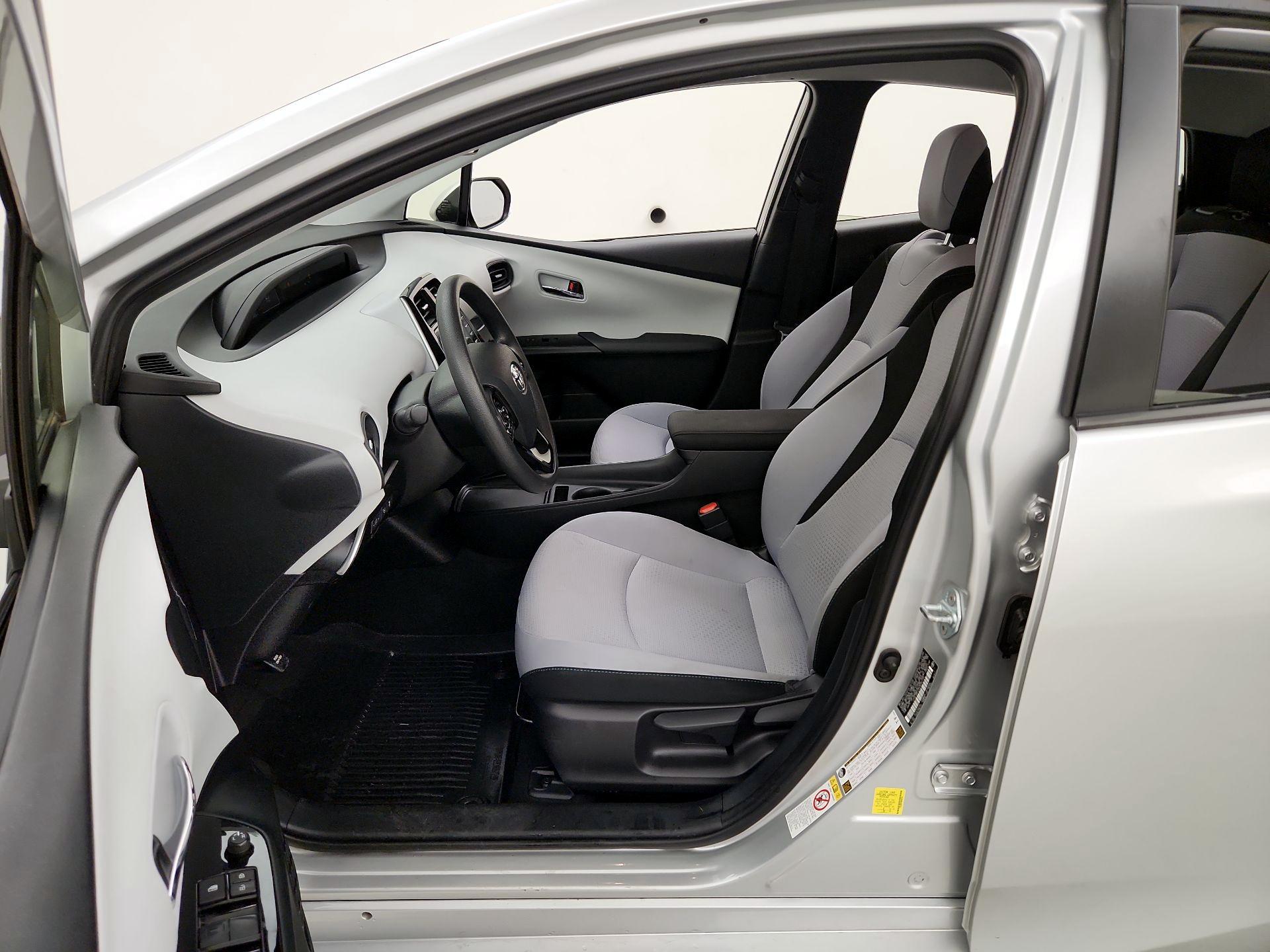 Thumbnail: 2022 Toyota Prius - 11