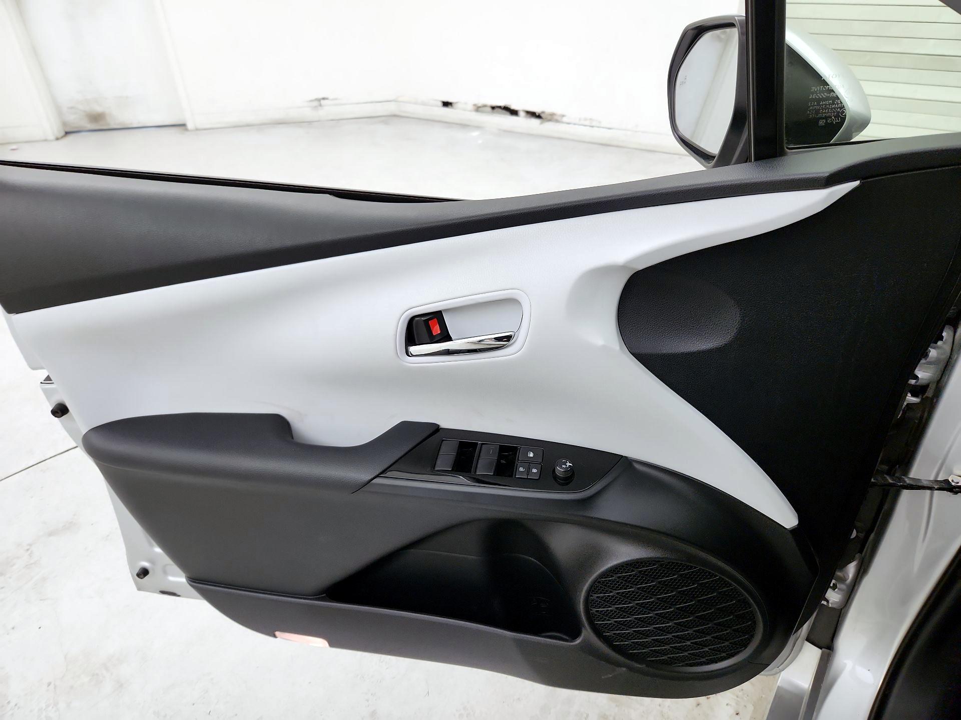 Thumbnail: 2022 Toyota Prius - 12