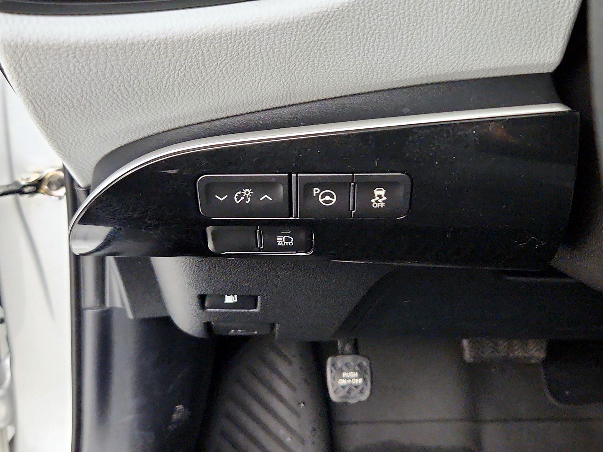 Thumbnail: 2022 Toyota Prius - 13