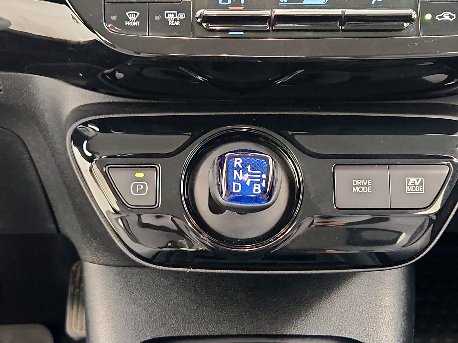 Thumbnail: 2022 Toyota Prius - 17