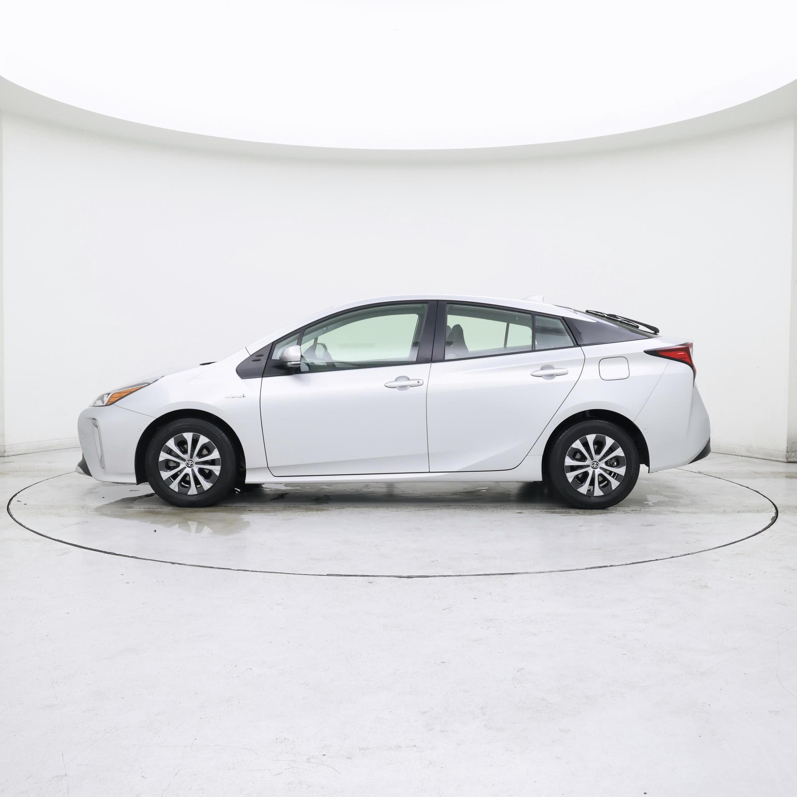 Thumbnail: 2022 Toyota Prius - 3