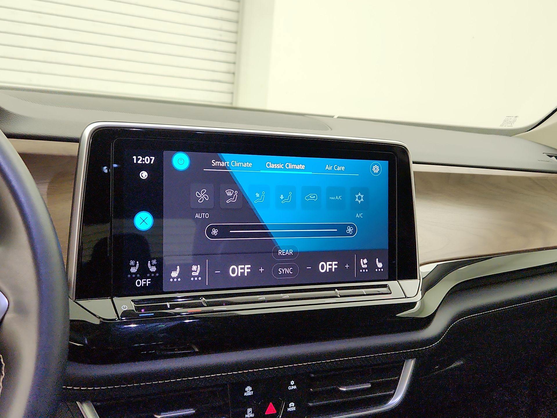 Thumbnail: 2024 Volkswagen Atlas - 16