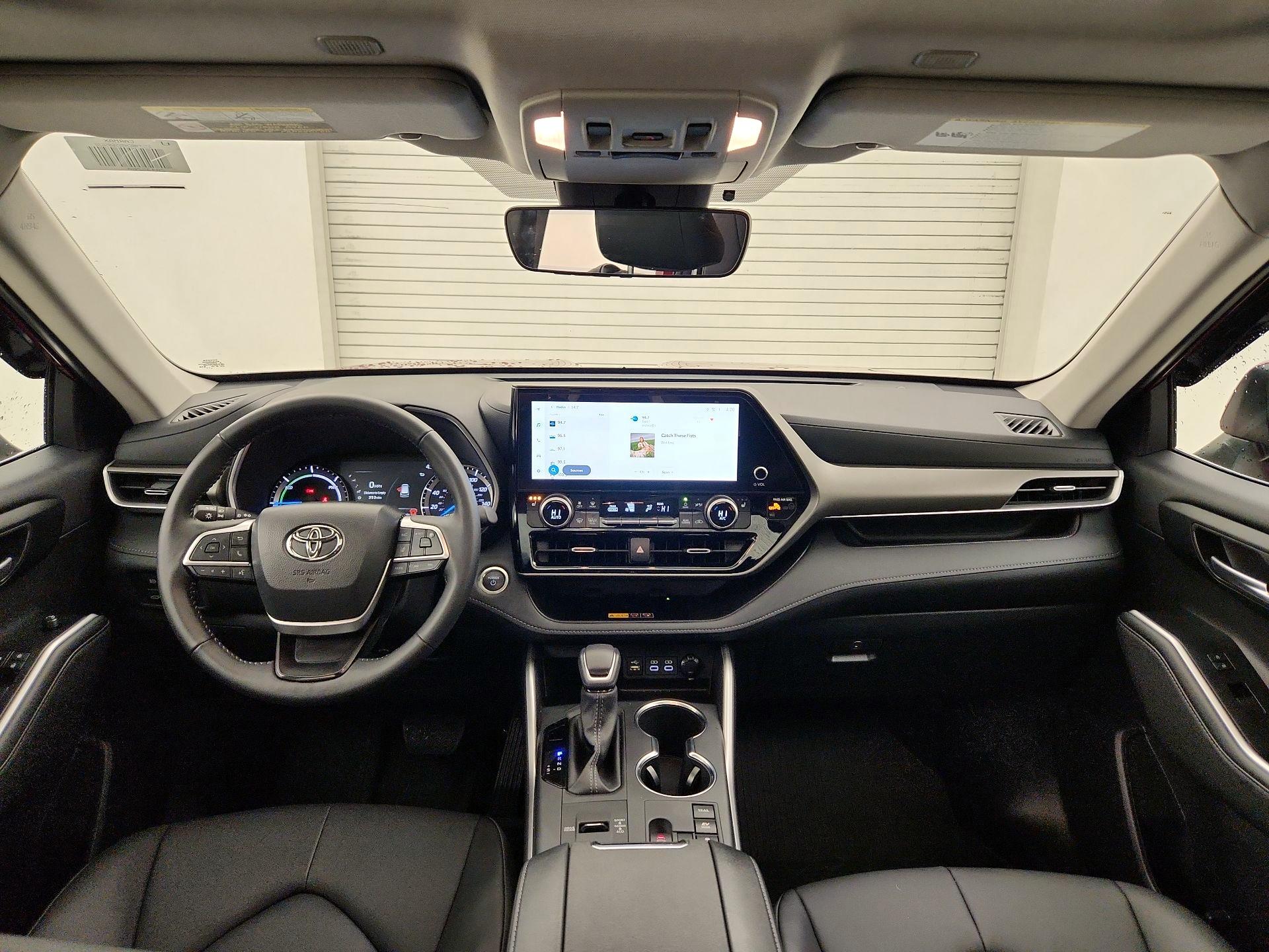 Thumbnail: 2025 Toyota Highlander - 9