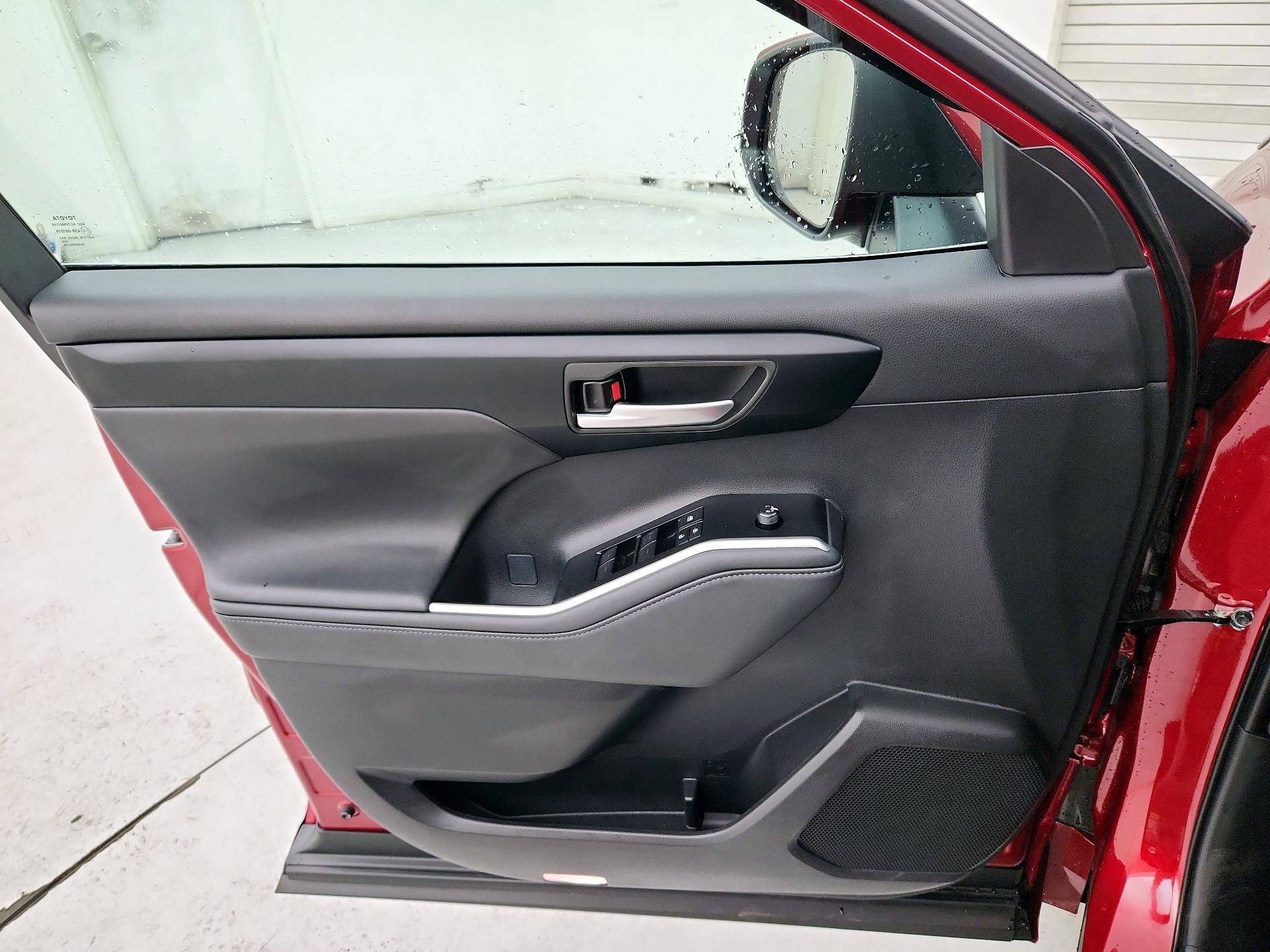 Thumbnail: 2025 Toyota Highlander - 12