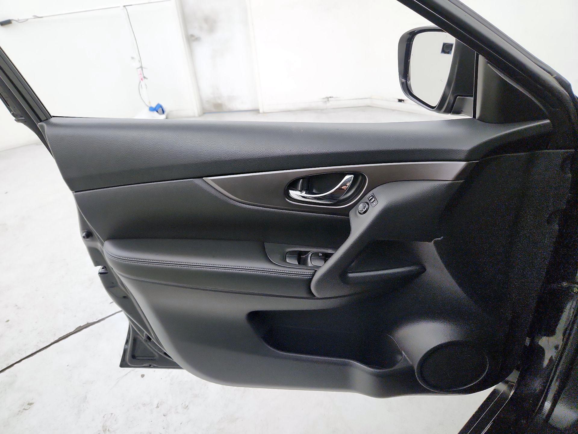 Thumbnail: 2016 Nissan Rogue - 12