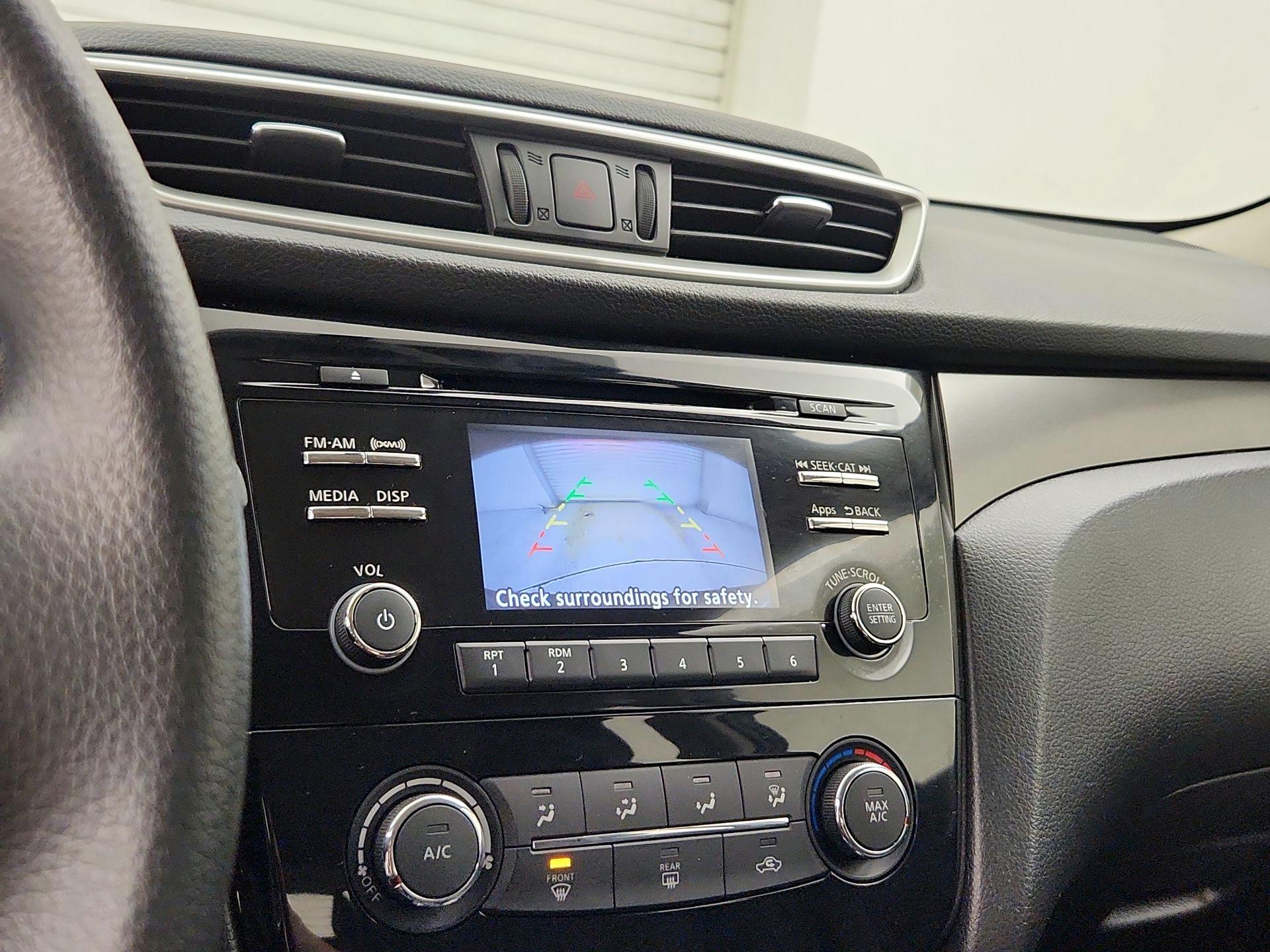 Thumbnail: 2016 Nissan Rogue - 14