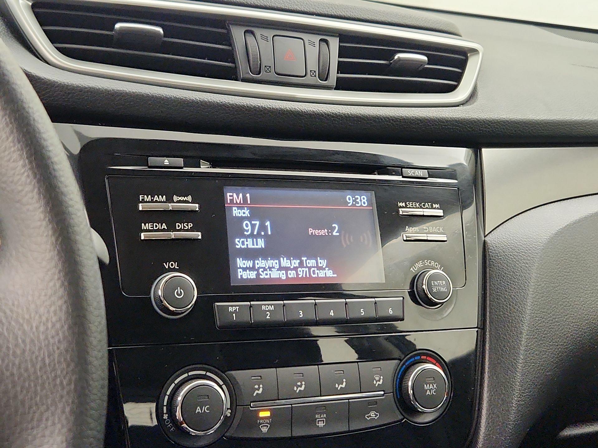 Thumbnail: 2016 Nissan Rogue - 15