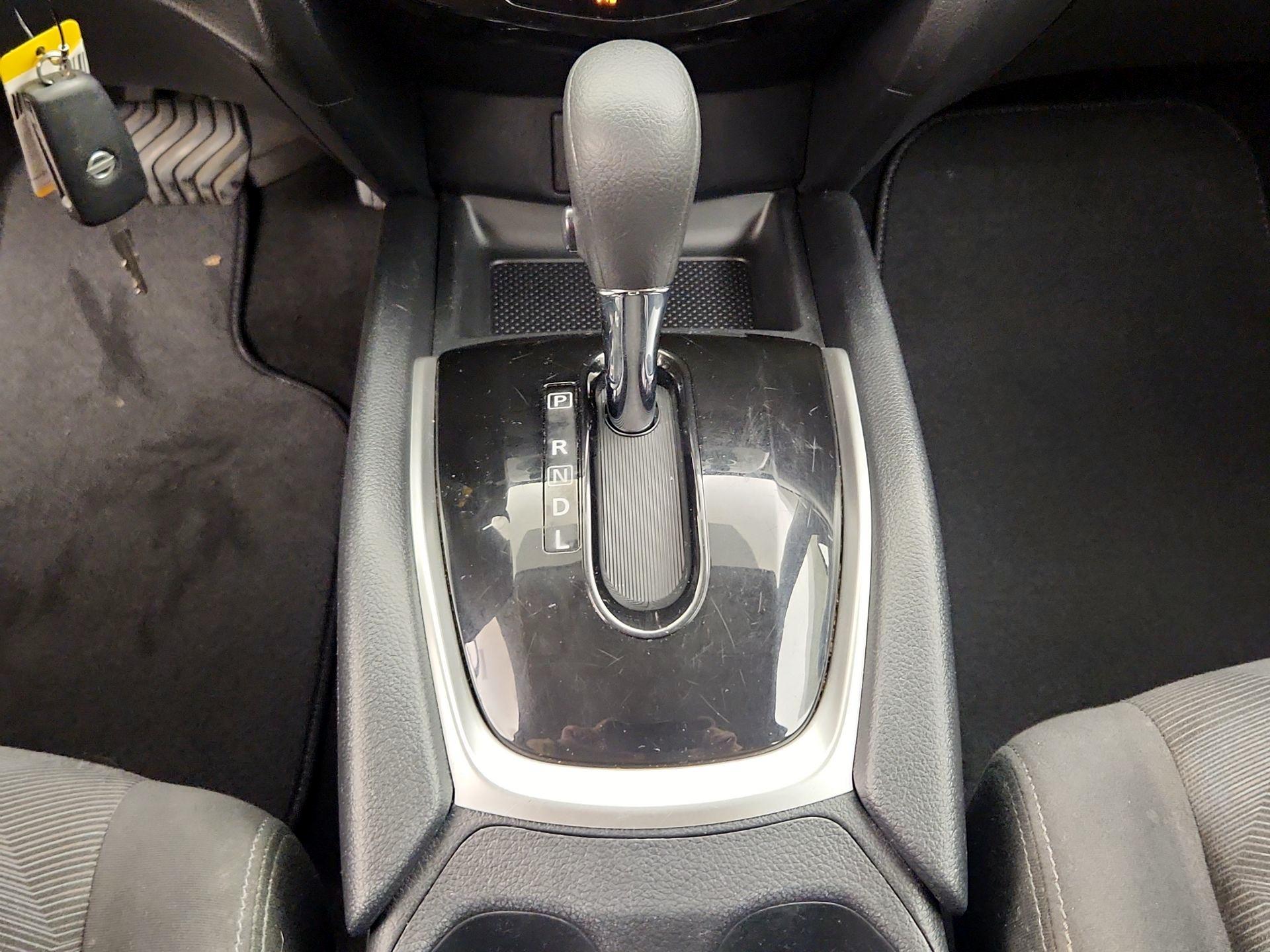 Thumbnail: 2016 Nissan Rogue - 17