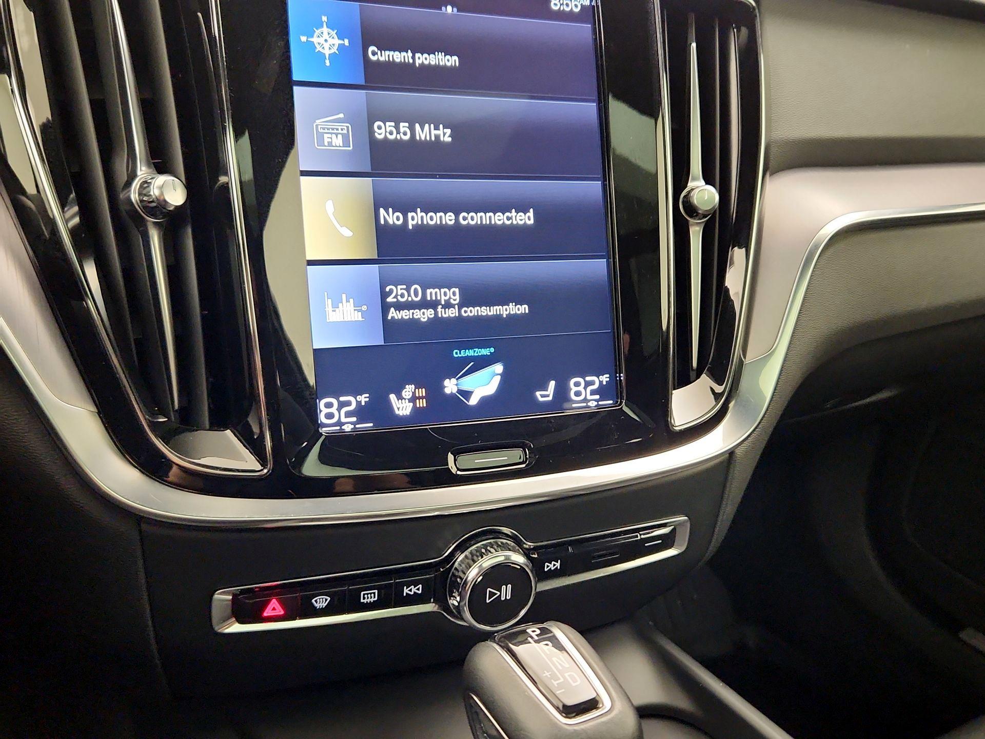 Thumbnail: 2020 Volvo V60 - 17