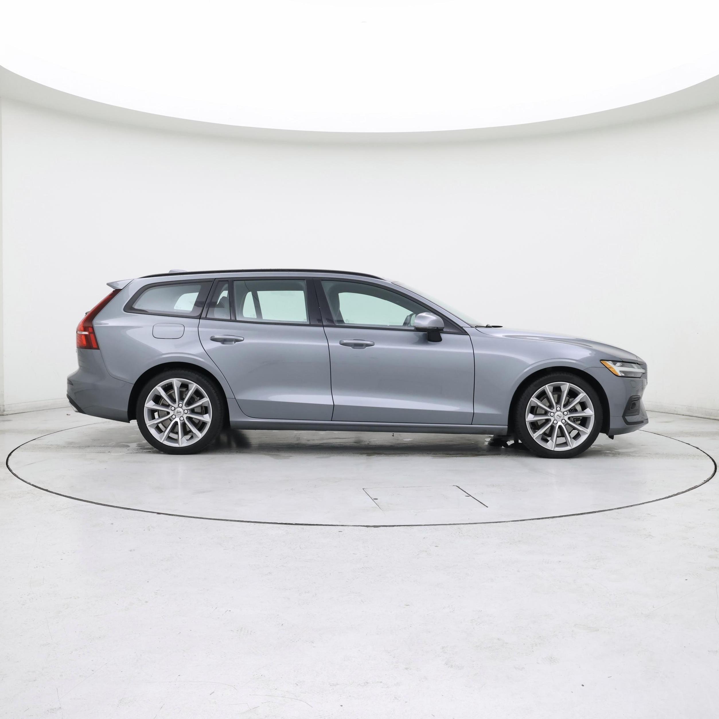 Thumbnail: 2020 Volvo V60 - 7