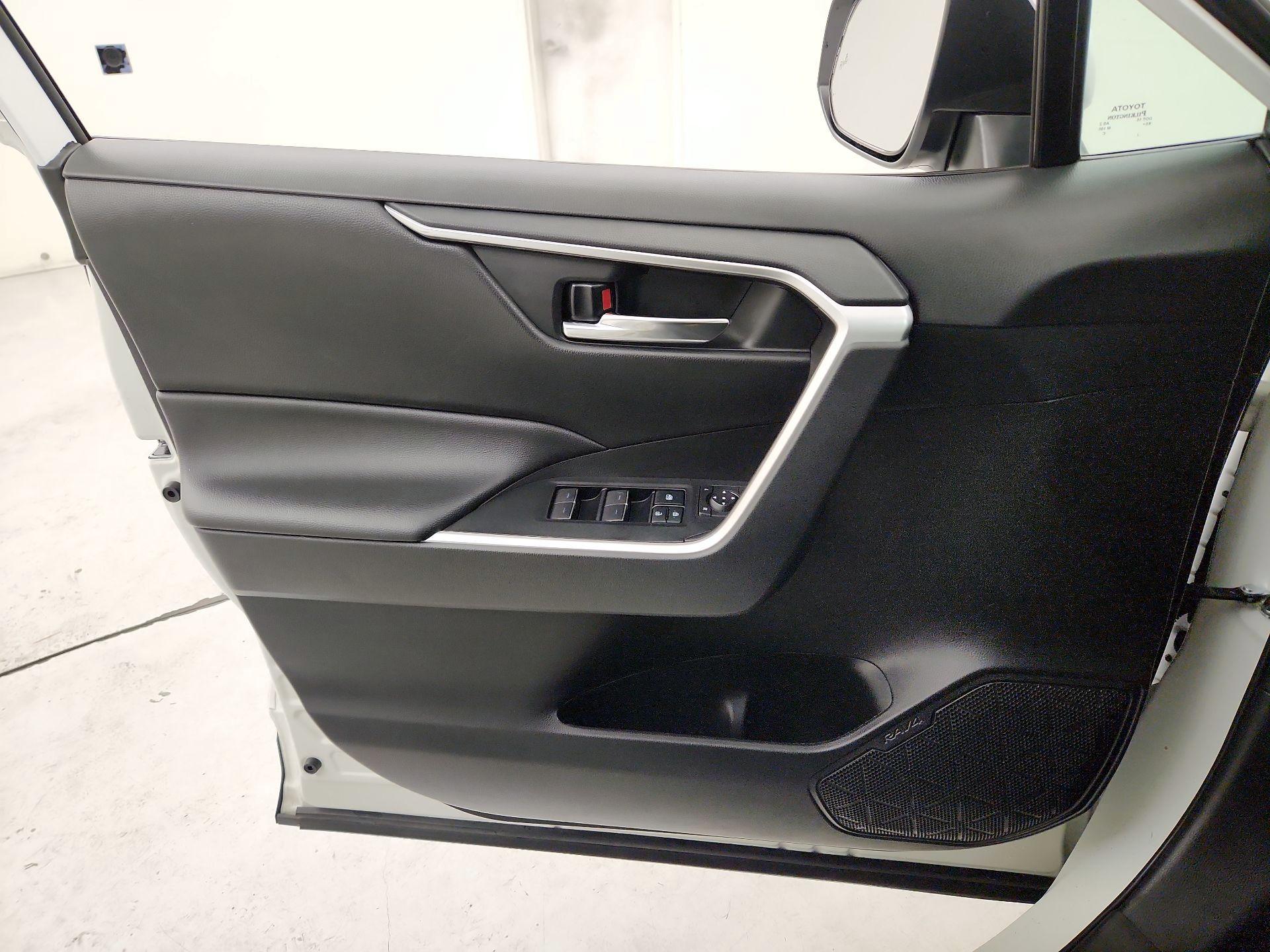 Thumbnail: 2022 Toyota RAV4 - 12