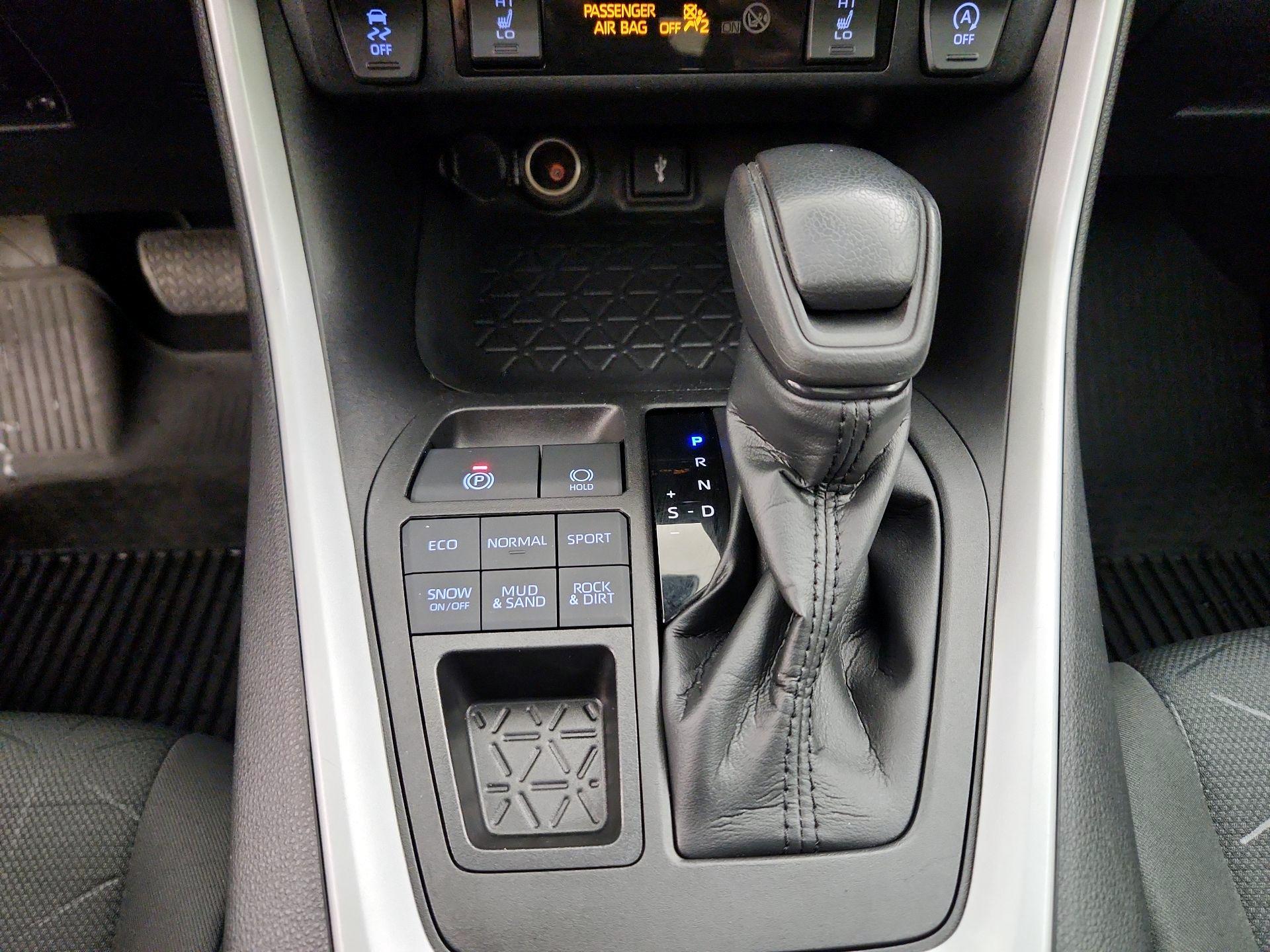 Thumbnail: 2022 Toyota RAV4 - 17